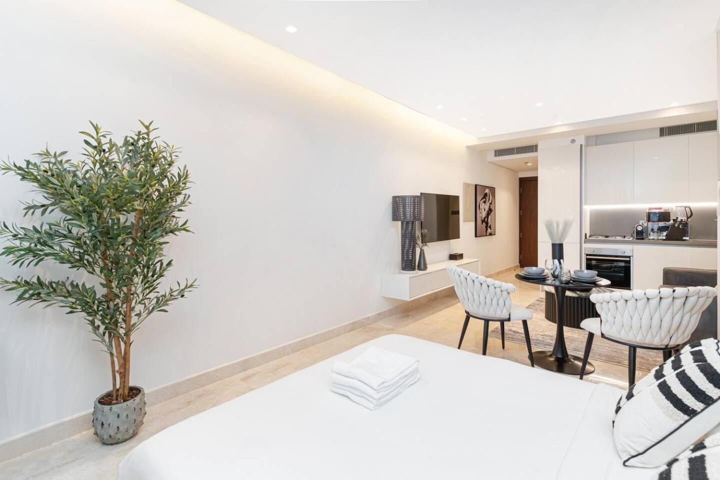 Daire Trendy Studio! Walk To Burj Khalifasleeps 3! Dubai