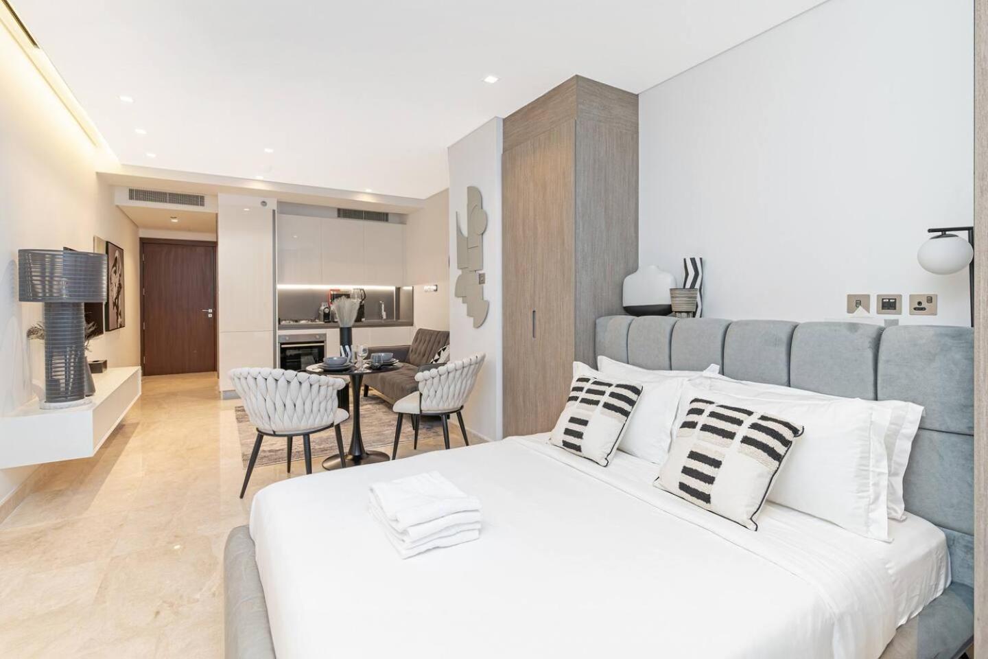 Daire Trendy Studio! Walk To Burj Khalifasleeps 3! Dubai