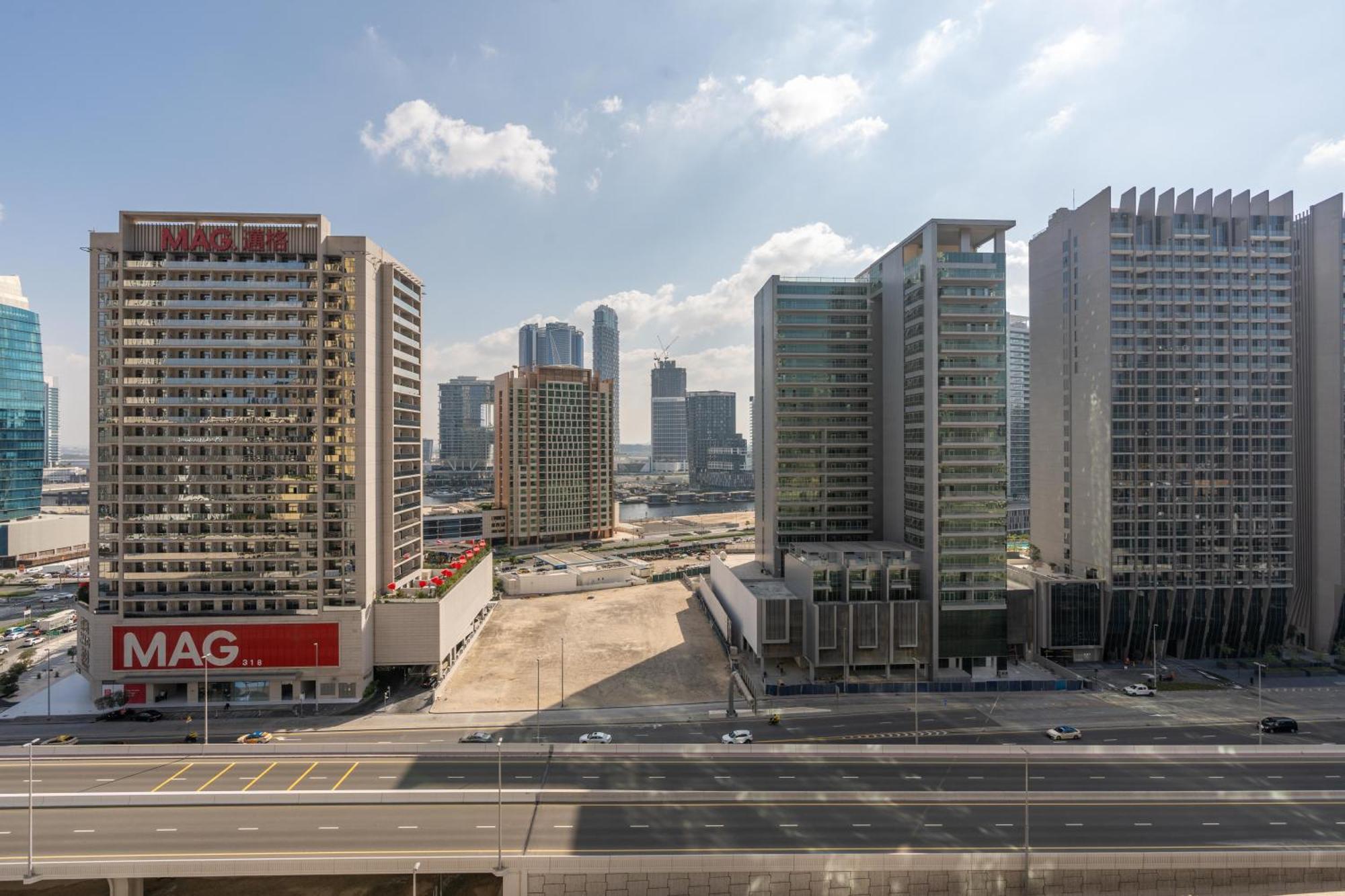 Lux Burj Views Tower I Downtown