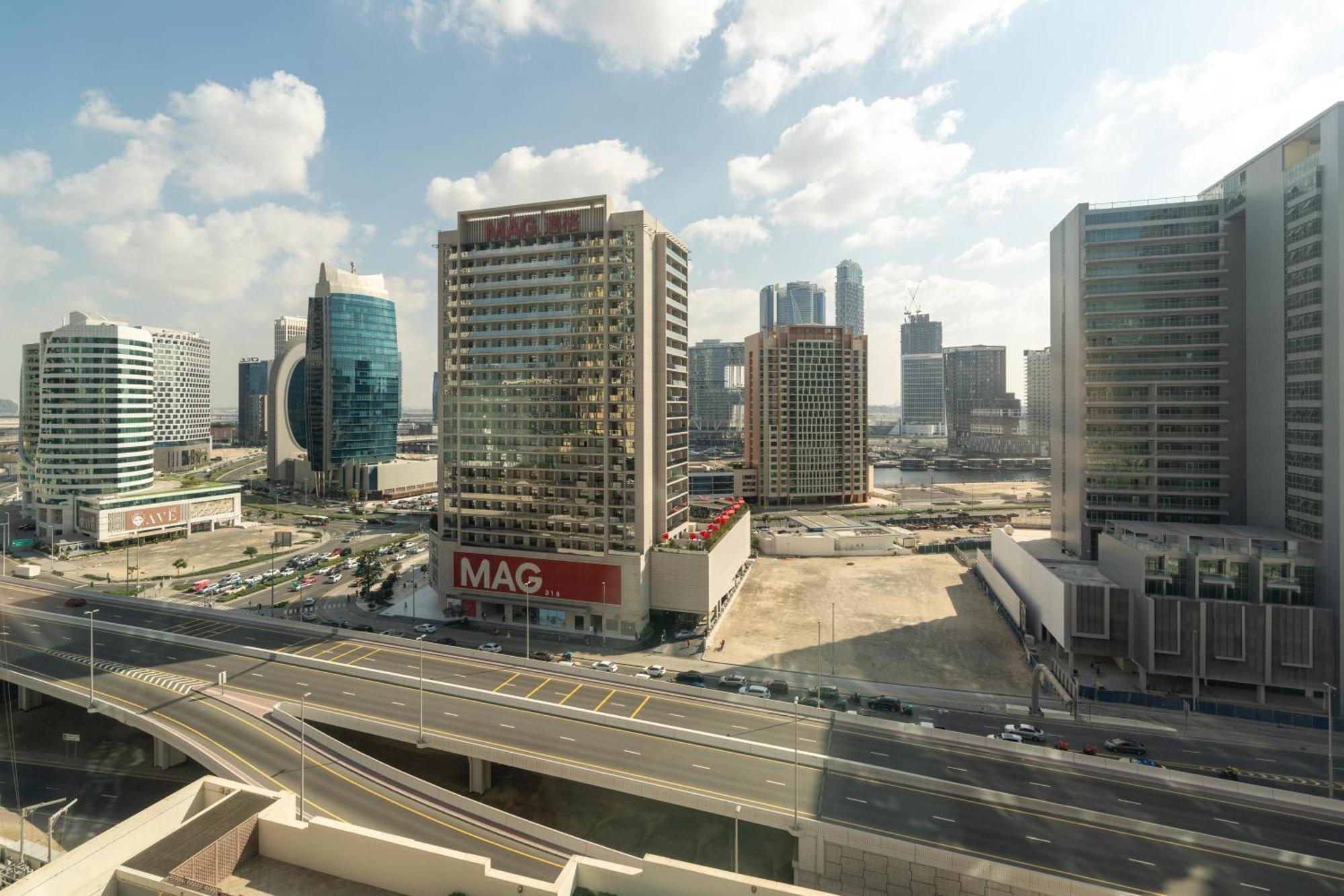 Lux Burj Views Tower I Downtown Apartment *