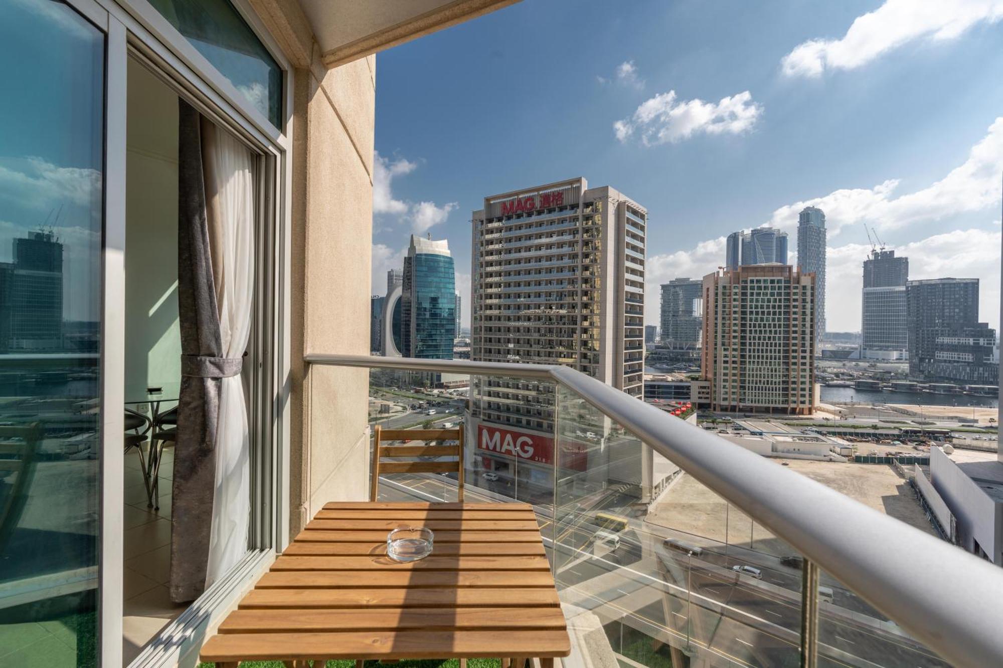Lux Burj Views Tower I Downtown *