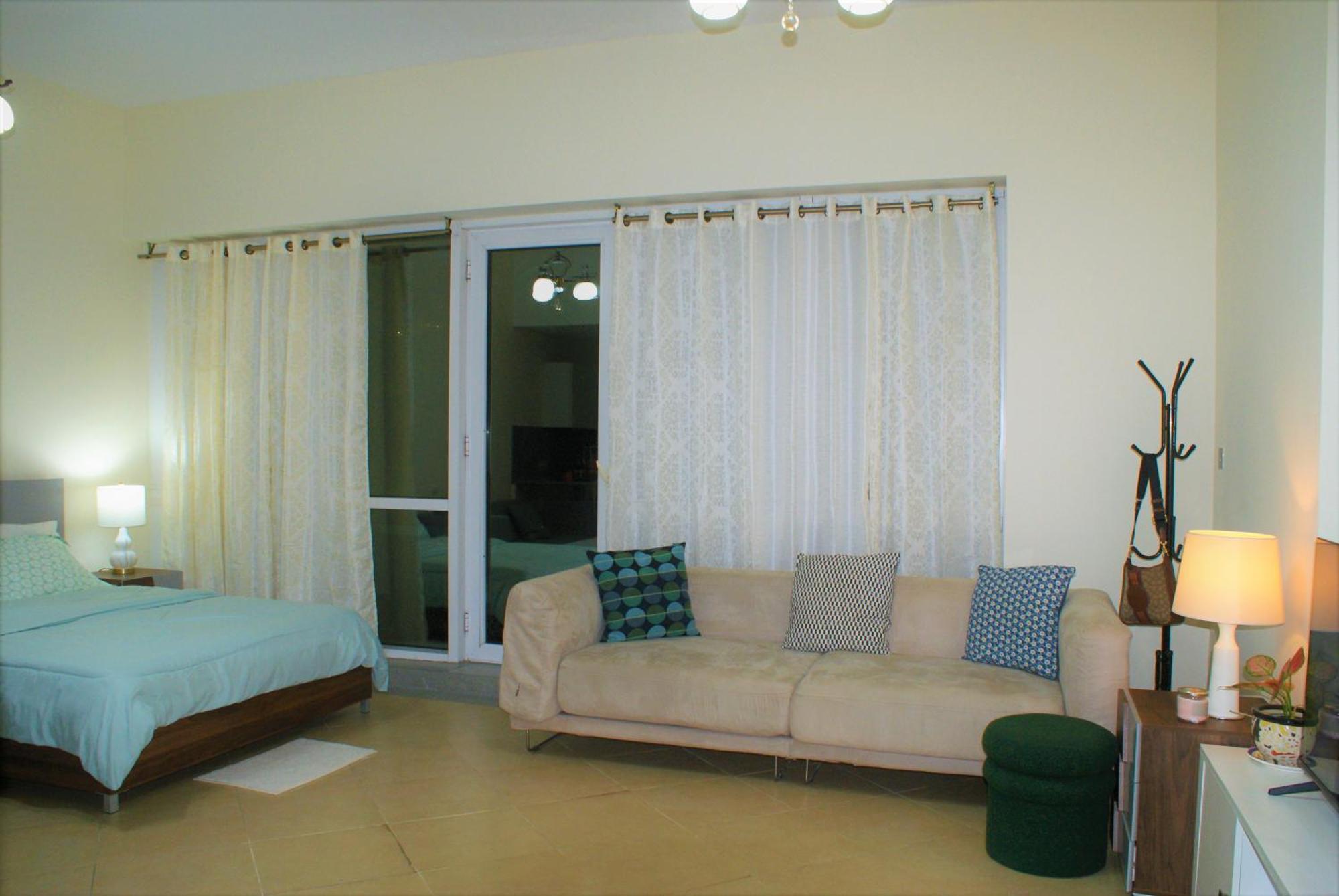 Apartment - Cozy, Very Accessible And So Near To Train Station Dubai