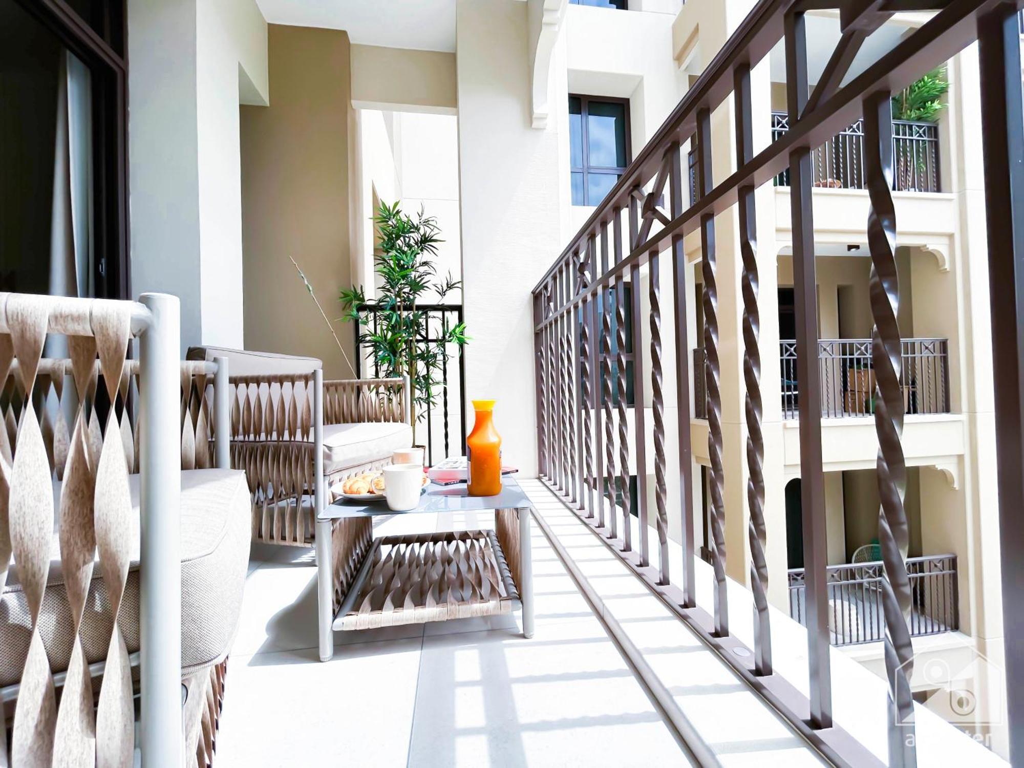 Cozy 1b Escape With Stunning Balcony Views Apartment *