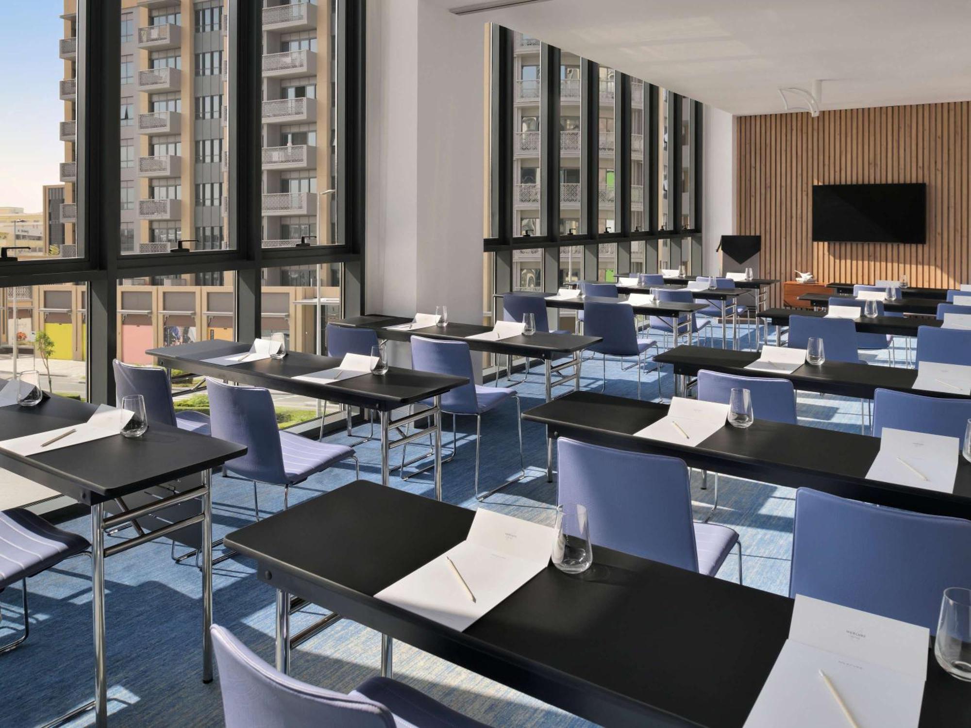 Mercure Deira Hotel 3*