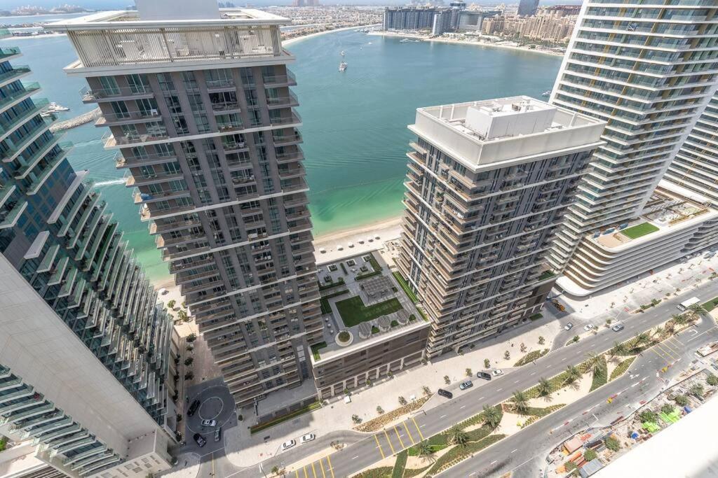 Apartment Czechin * Brand New * Beachfront * Palm View * High Floor *