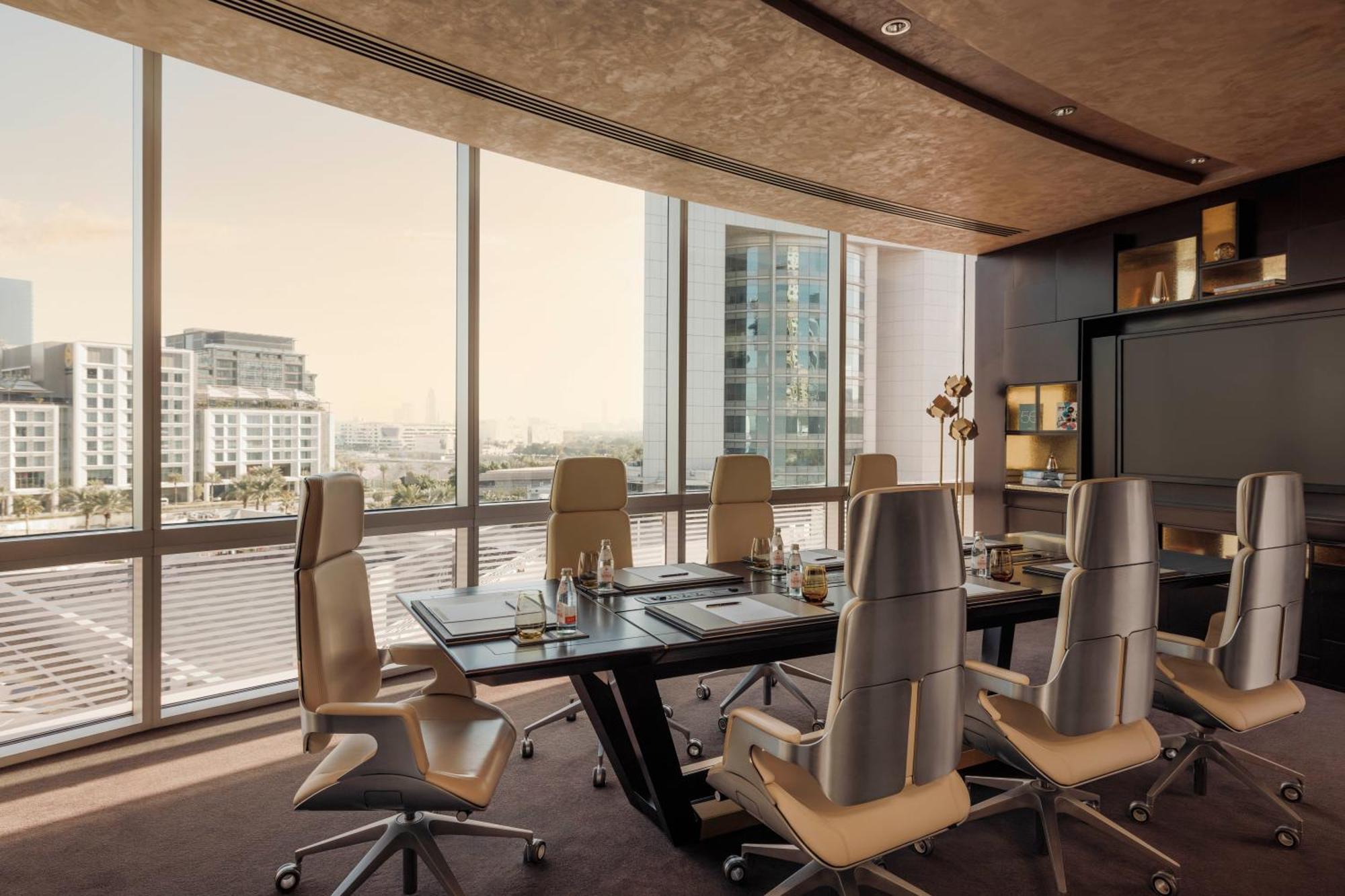 Jumeirah Emirates Towers 5* Dubai