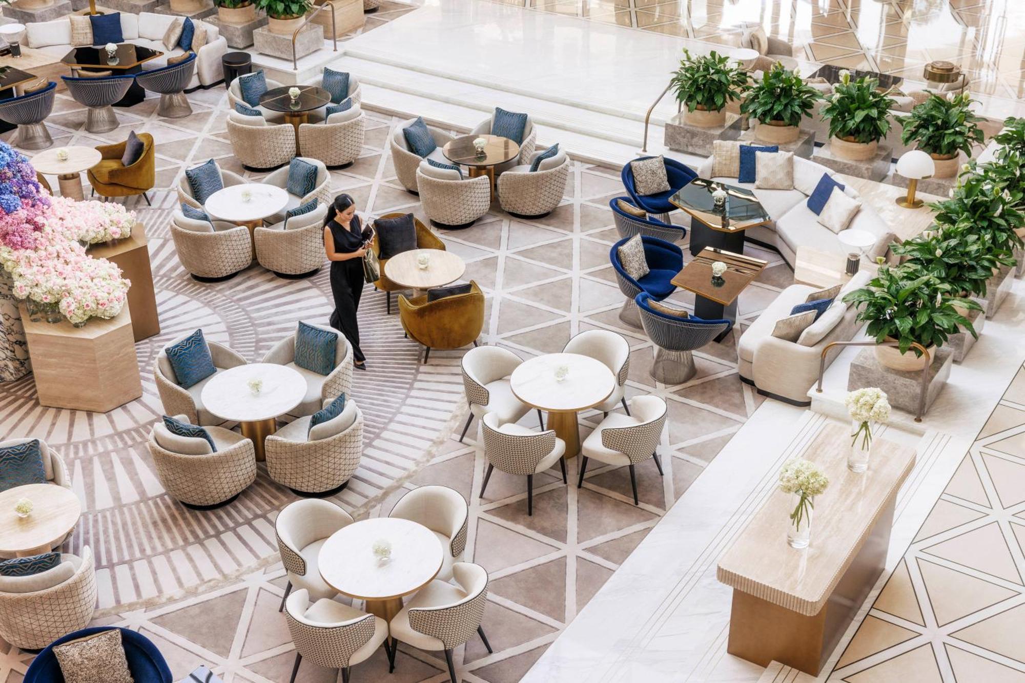 Jumeirah Emirates Towers 5* Dubai