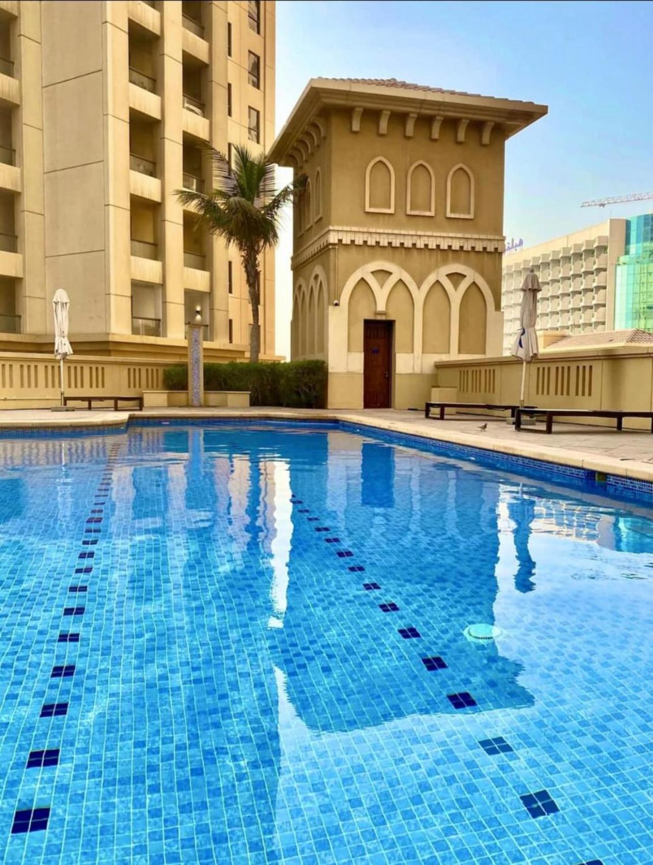 Seaview Beach Jbr - Walk To Beach - Gym - Pool - Metro Station Dubai