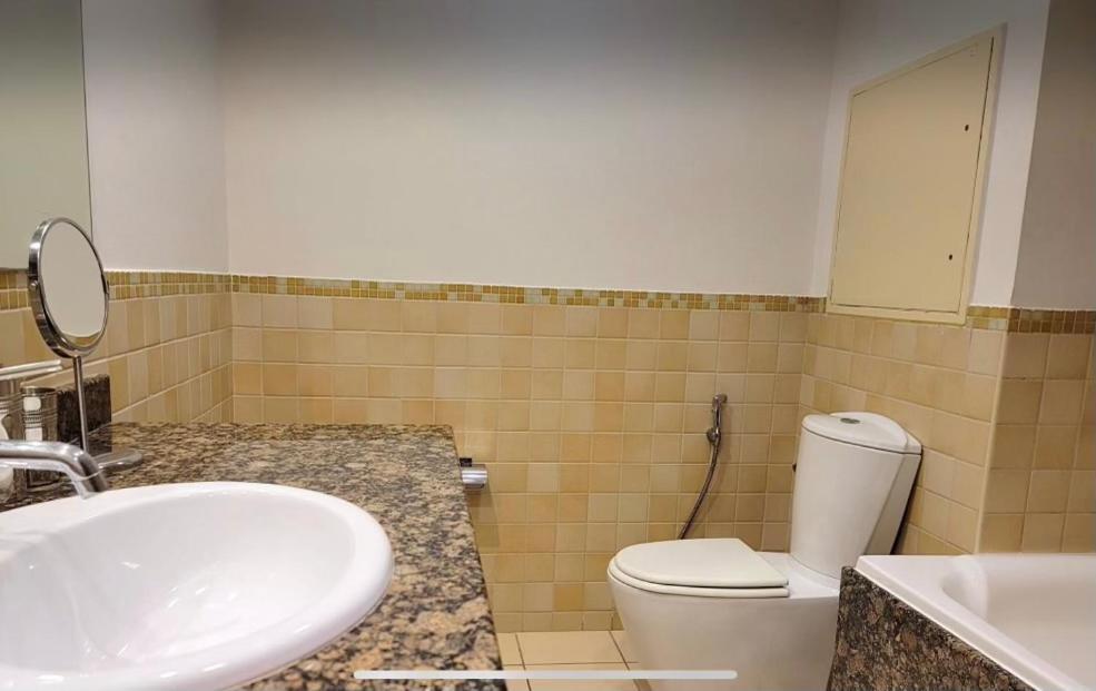 Hostel Seaview Beach Jbr - Walk To Beach - Gym - Pool - Metro Station *