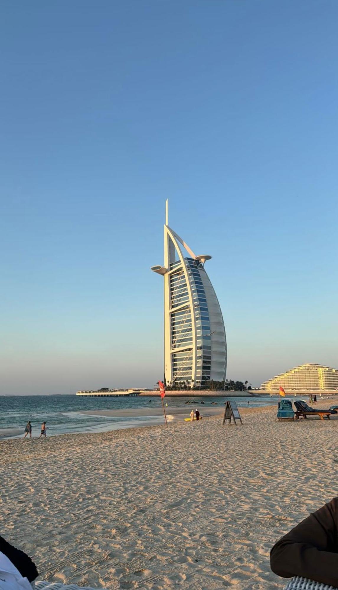 Hostel Seaview Beach Jbr - Walk To Beach - Gym - Pool - Metro Station