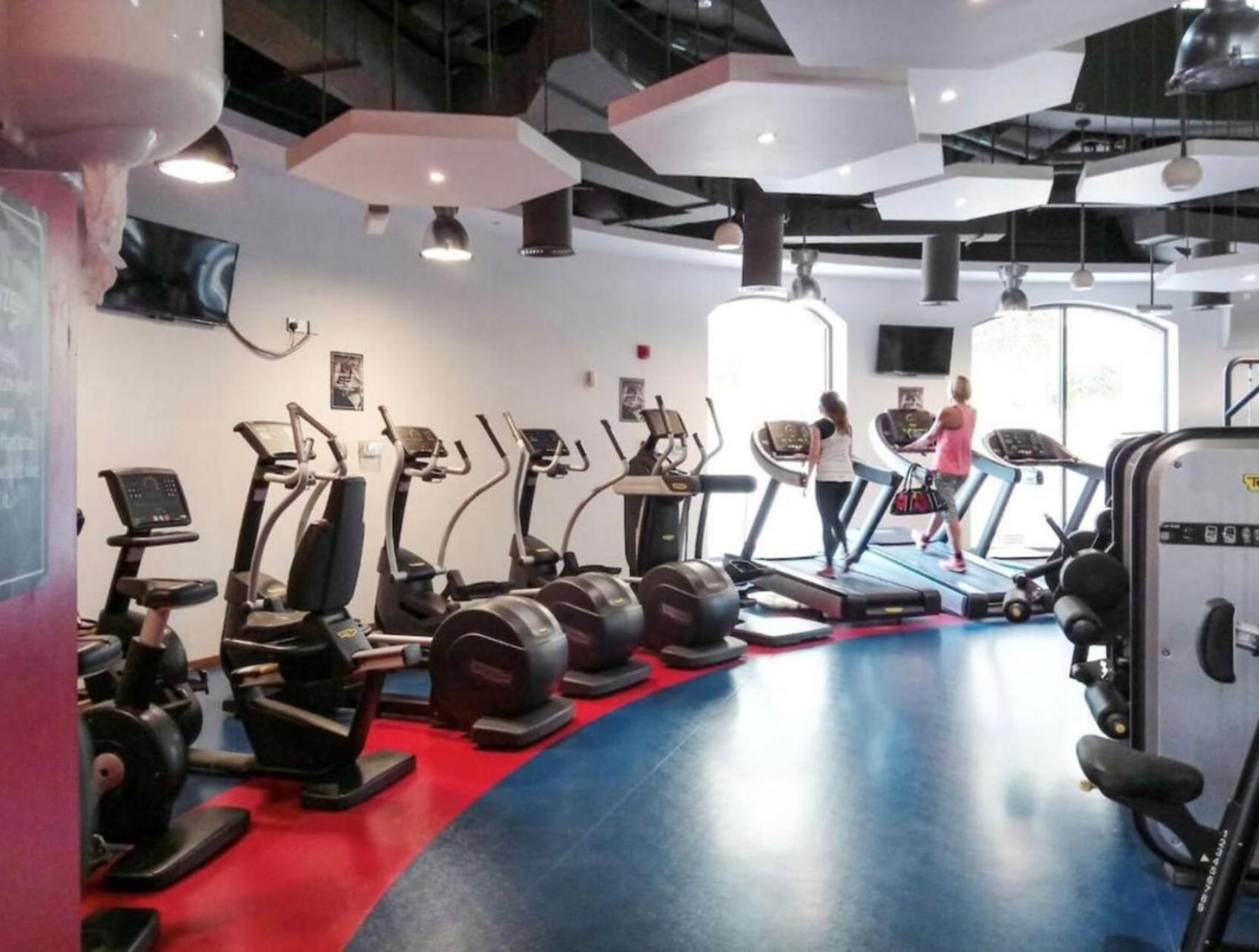 Seaview Beach Jbr - Walk To Beach - Gym - Pool - Metro Station