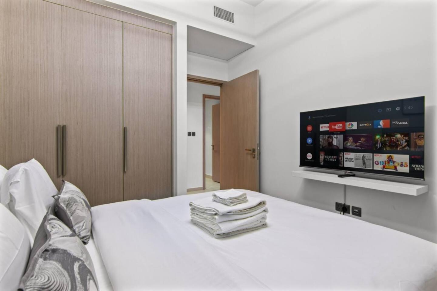 Apartment Spacious And Overlooking Burj & Fountains Dubai