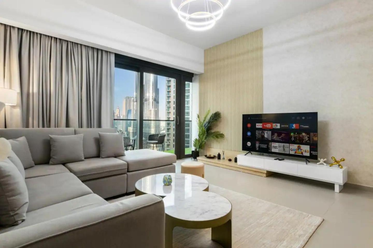 Spacious And Overlooking Burj & Fountains Dubai