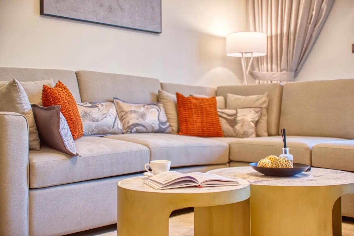 Spacious And Overlooking Burj & Fountains Dubai