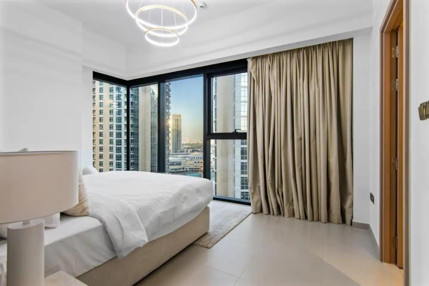Spacious And Overlooking Burj & Fountains Dubai