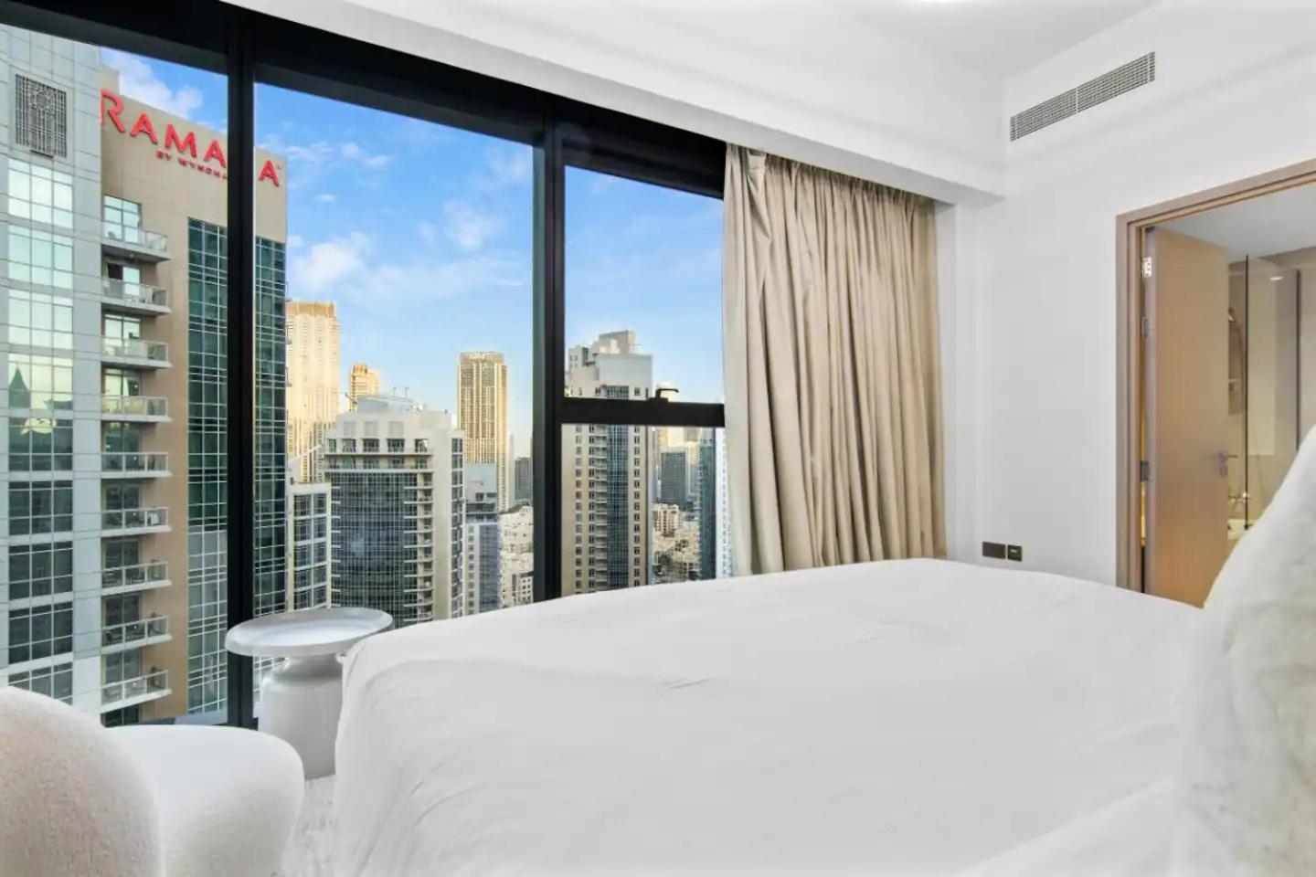 Spacious And Overlooking Burj & Fountains Dubai