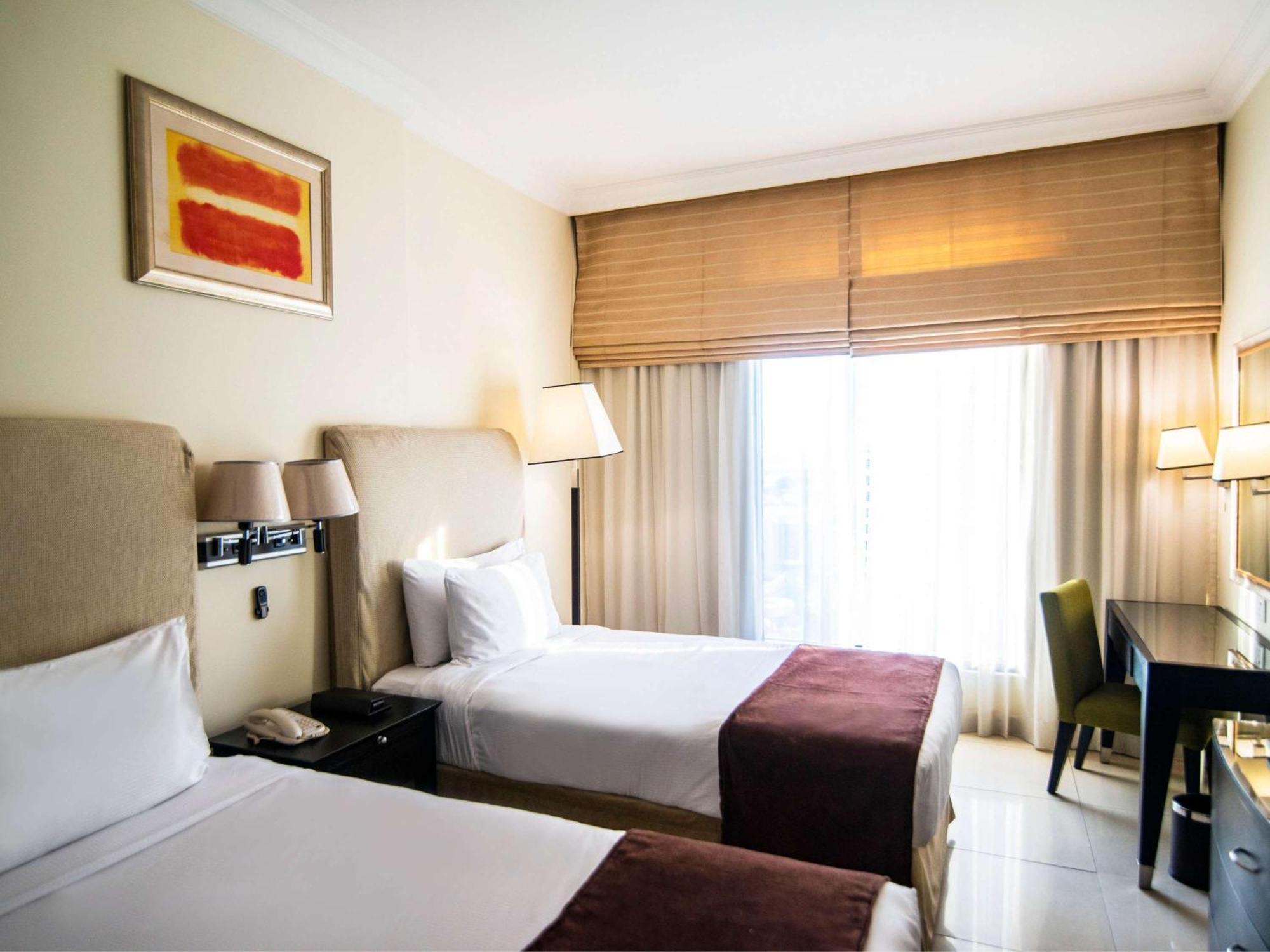 Otel Mercure Barsha Heights And 4*