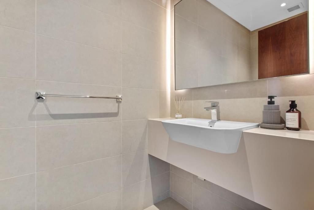 Marina Gate - Stunning 56 Floor Full Sea Views