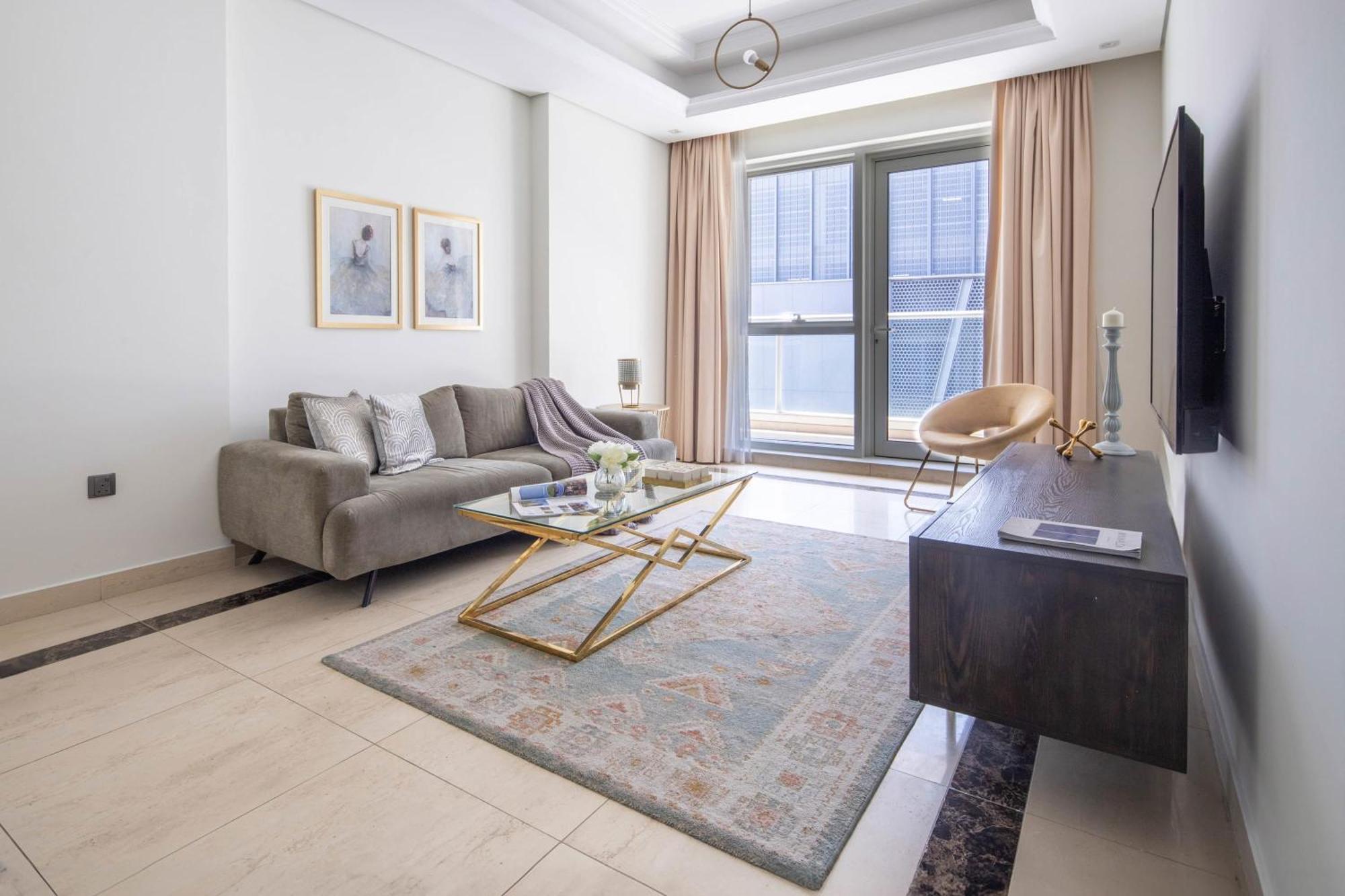 Frank Porter - Mon Reve Apartment *