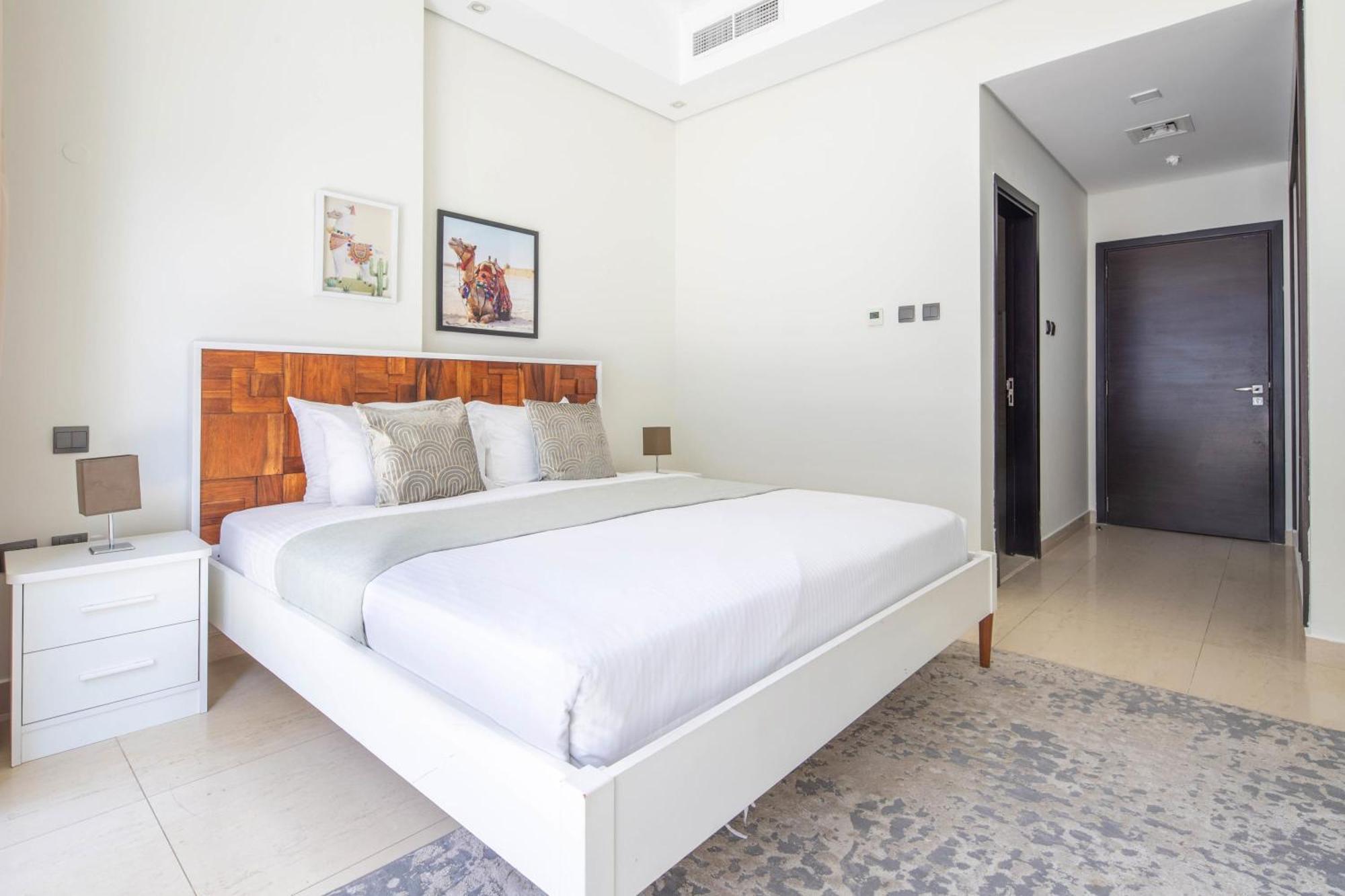 Frank Porter - Mon Reve Apartment Dubai