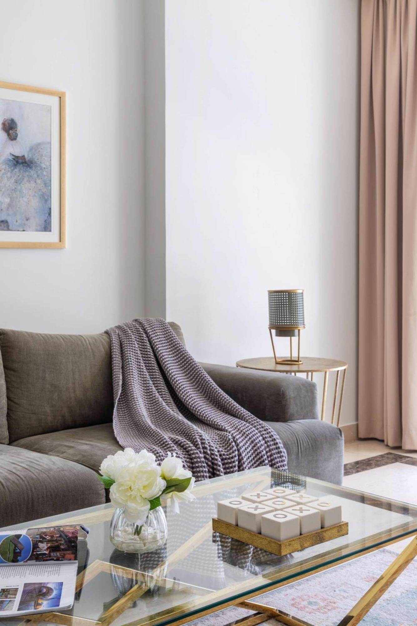 Frank Porter - Mon Reve Apartment