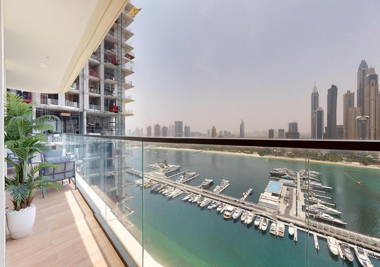 Waterfront ,high Floor 2bed With Private Access
