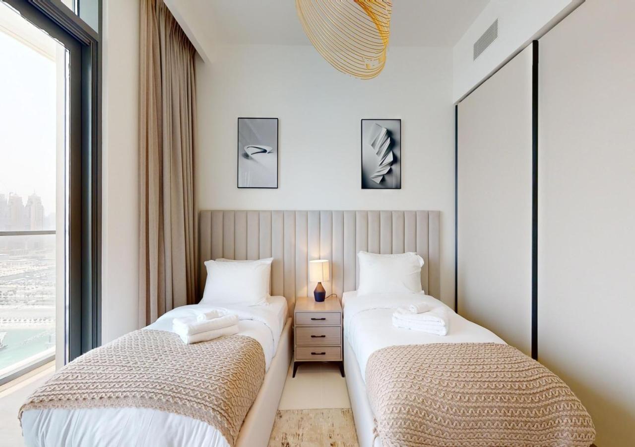 Waterfront ,high Floor 2bed With Private Access *