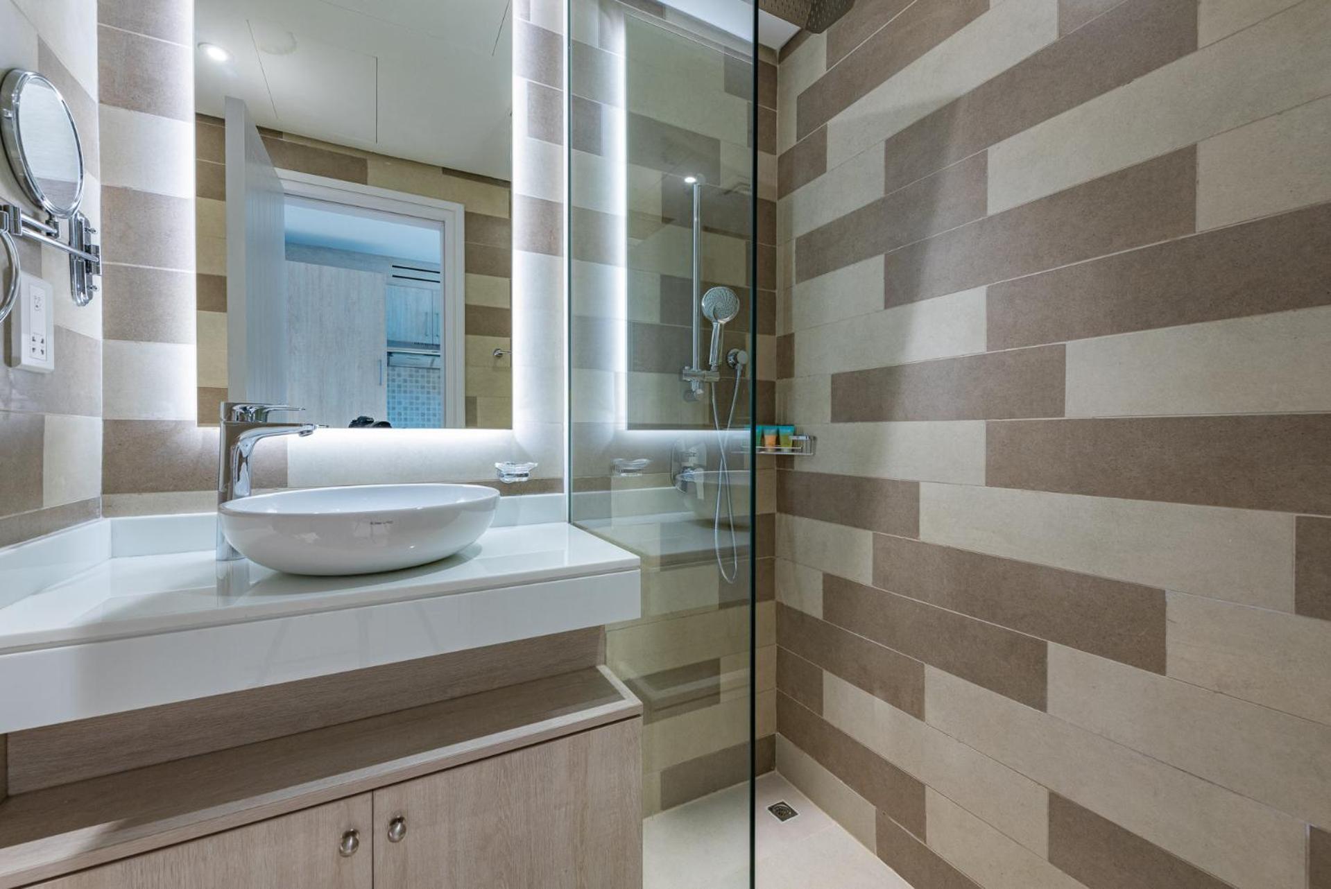 Apartment Signature At Seven Palm