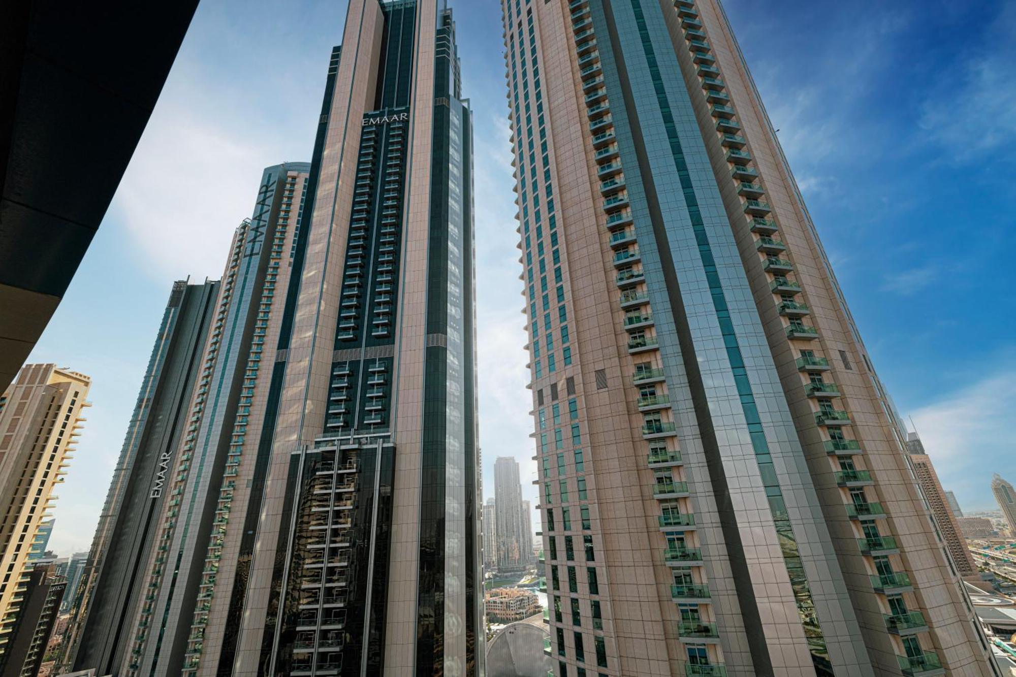2 Minute Walk To Mall - 3 Bedroom Burj Khalifa View With Pool And Apartamento Dubai