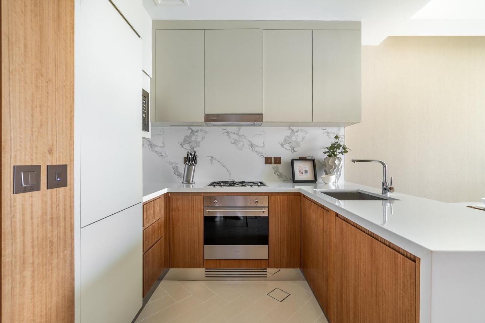Guestready - High-floor Elegance In Downtown Apartment