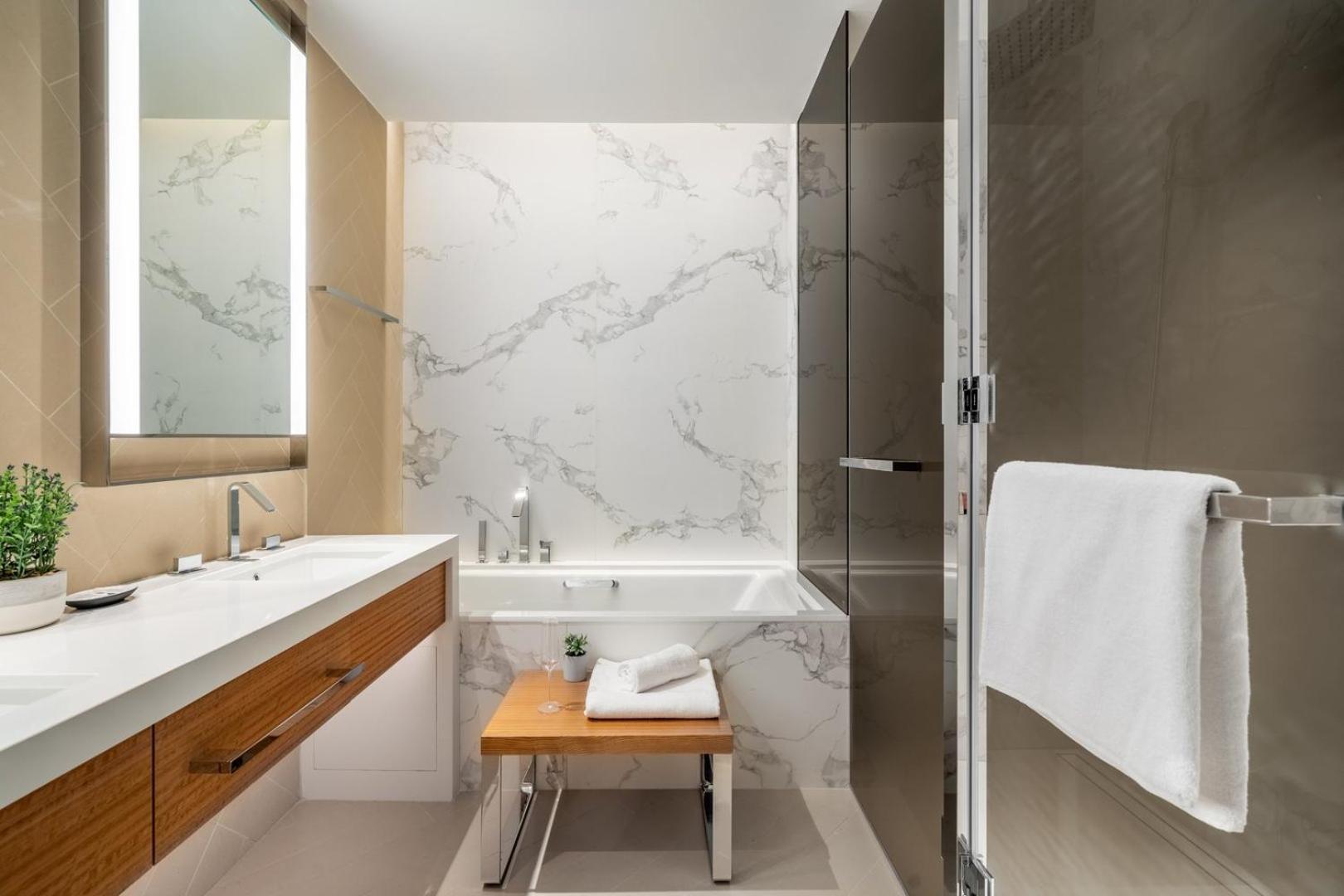 Guestready - High-floor Elegance In Downtown Apartment *