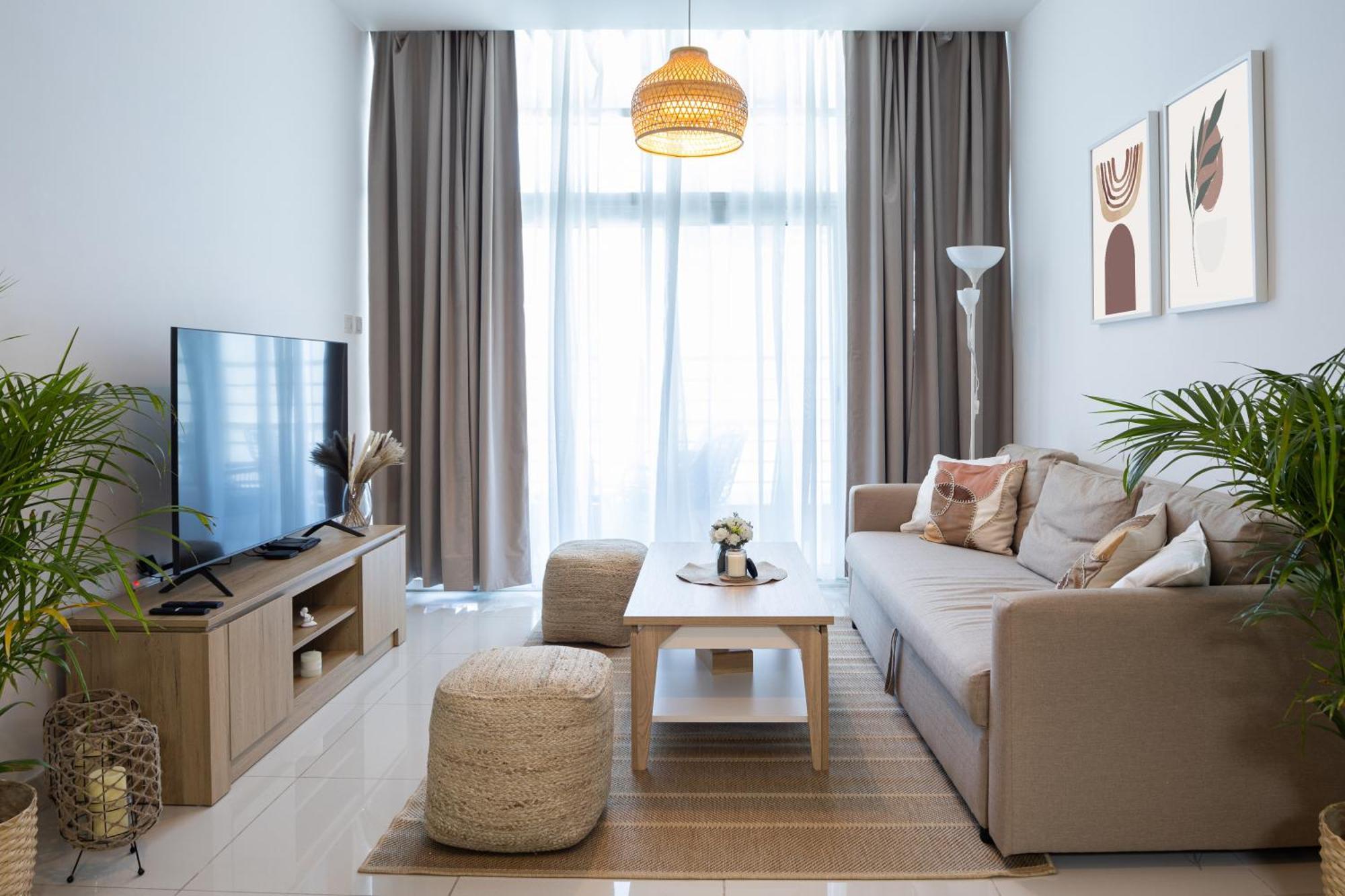 Waves Homes - Charming With Balcony, Minutes From The Dubai