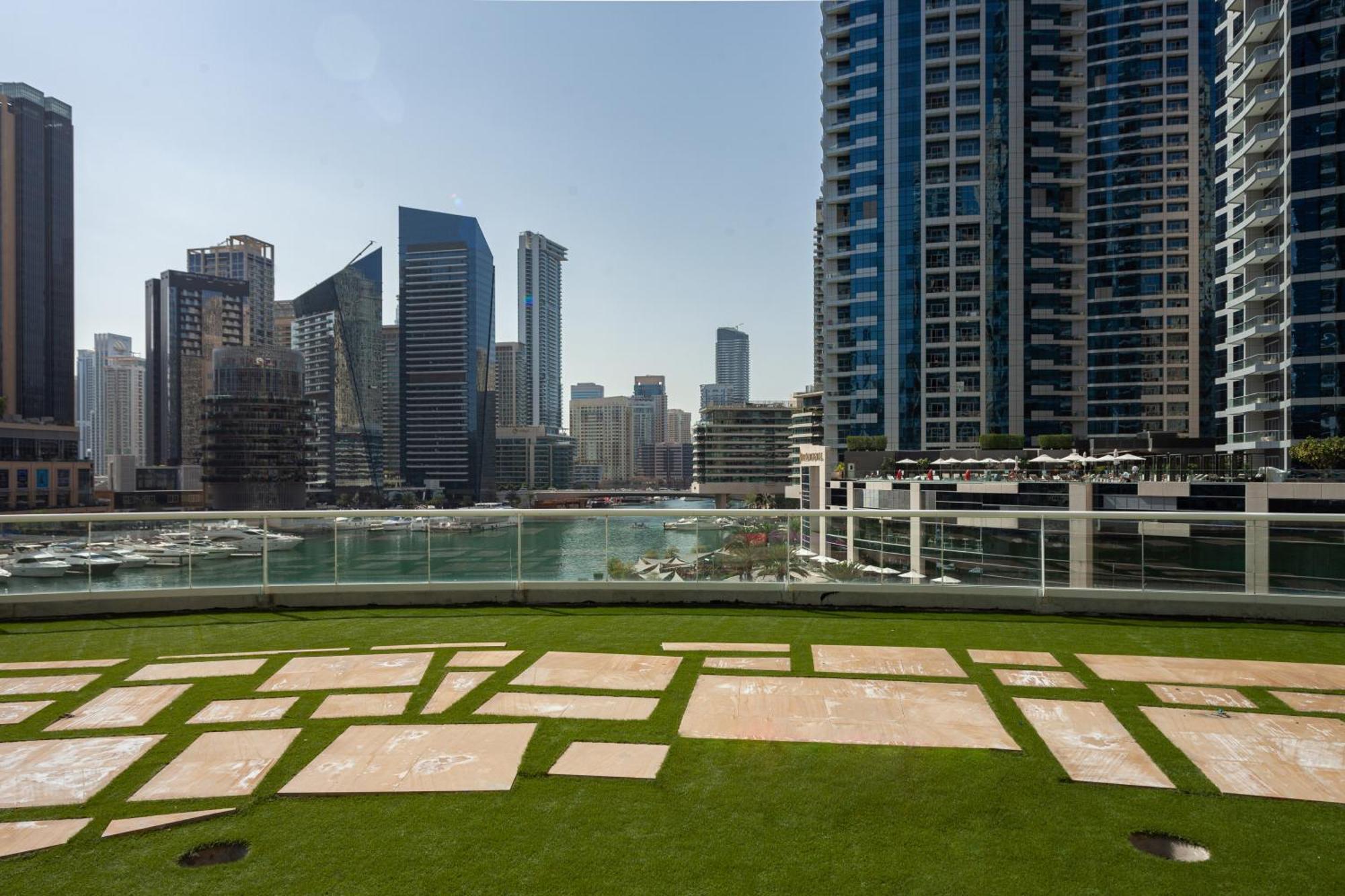 Waves Homes - Charming With Balcony, Minutes From The Dubai