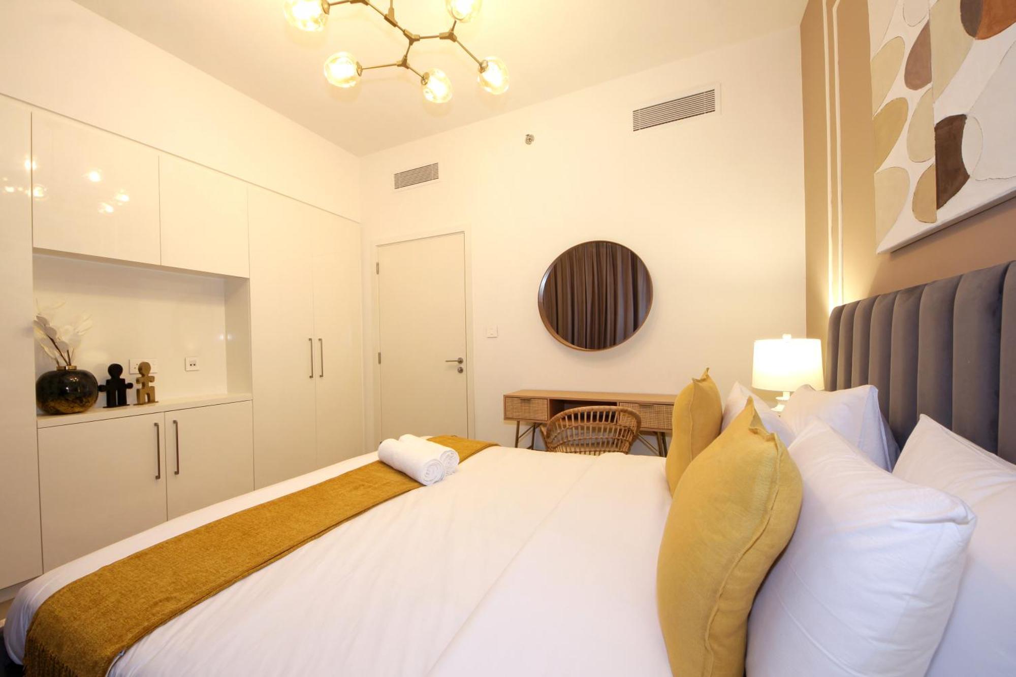 Rh -skyline Serenity, High-floor Oasis In Downtown, 8 Mins Walk To Burj Khalifa Apartment