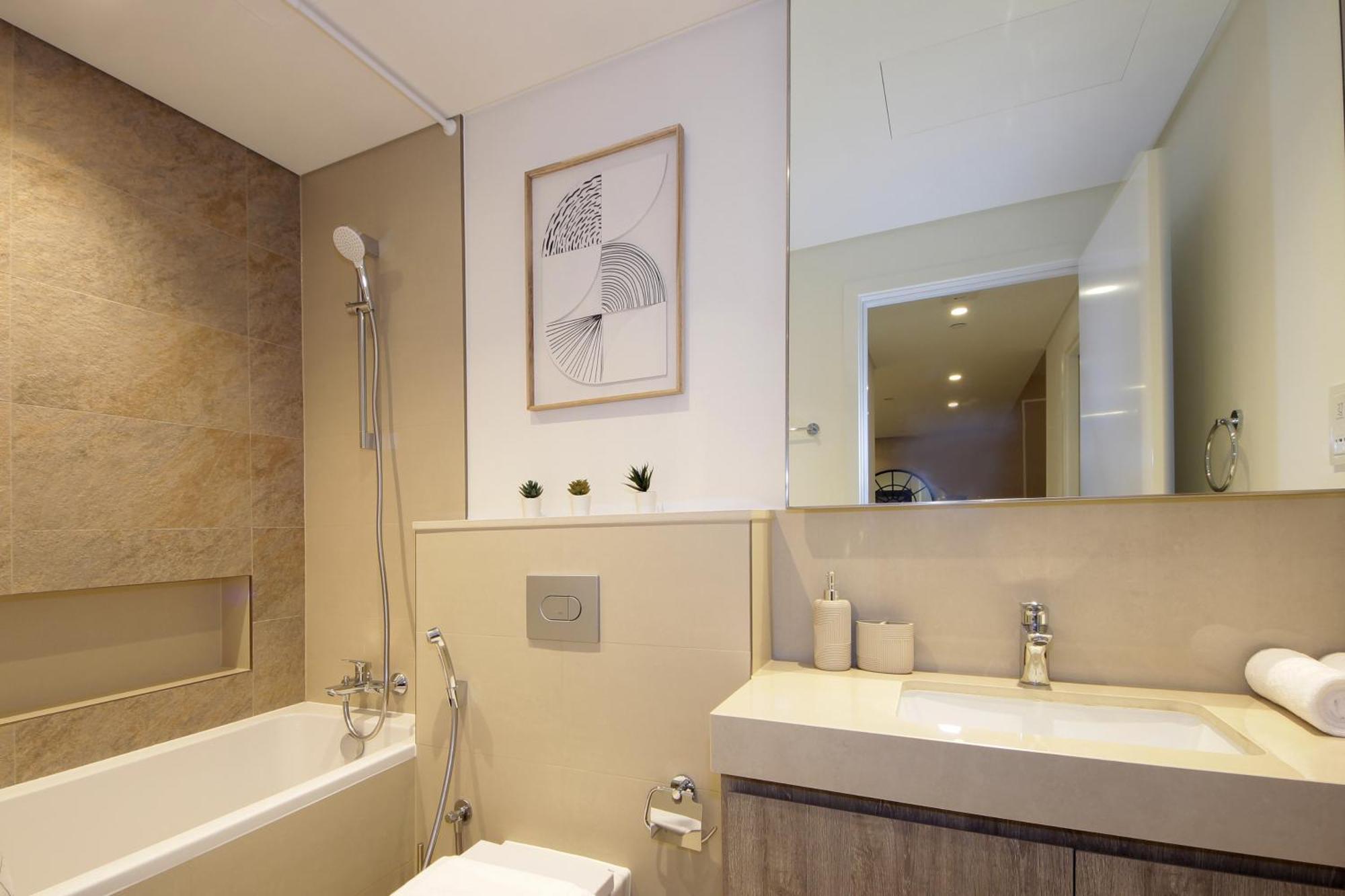 Rh -skyline Serenity, High-floor Oasis In Downtown, 8 Mins Walk To Burj Khalifa