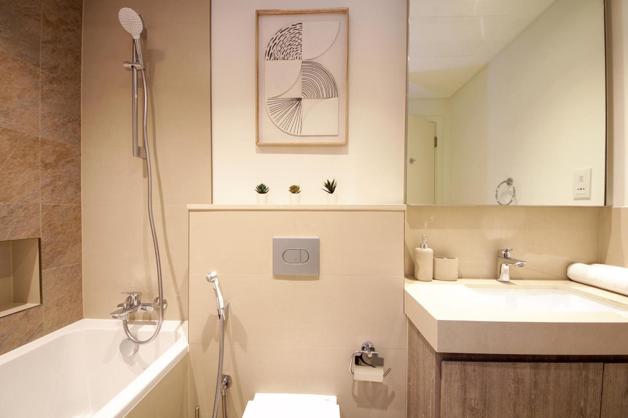 Apartment Rh -skyline Serenity, High-floor Oasis In Downtown, 8 Mins Walk To Burj Khalifa Dubai