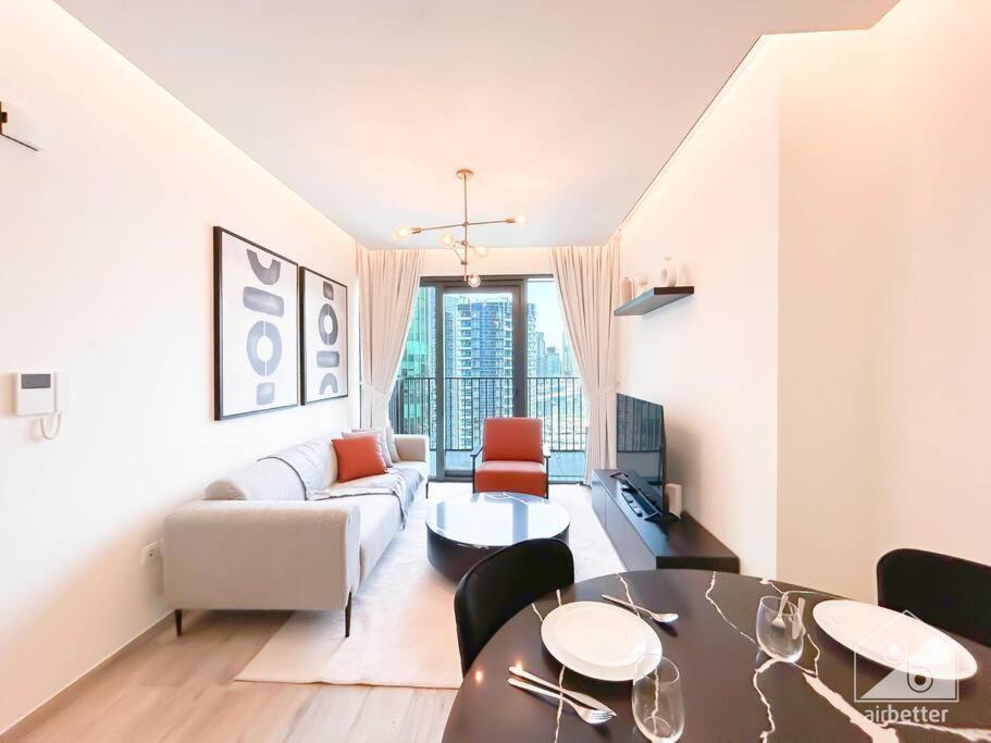 Stylish 1bedroom With Balcony & View Dubai