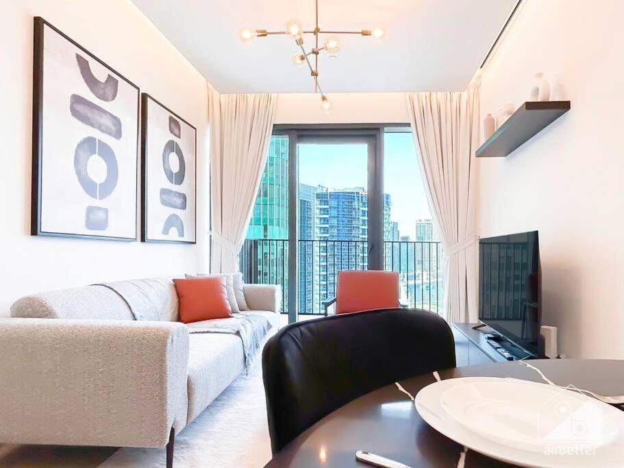 Stylish 1bedroom With Balcony & View Dubai
