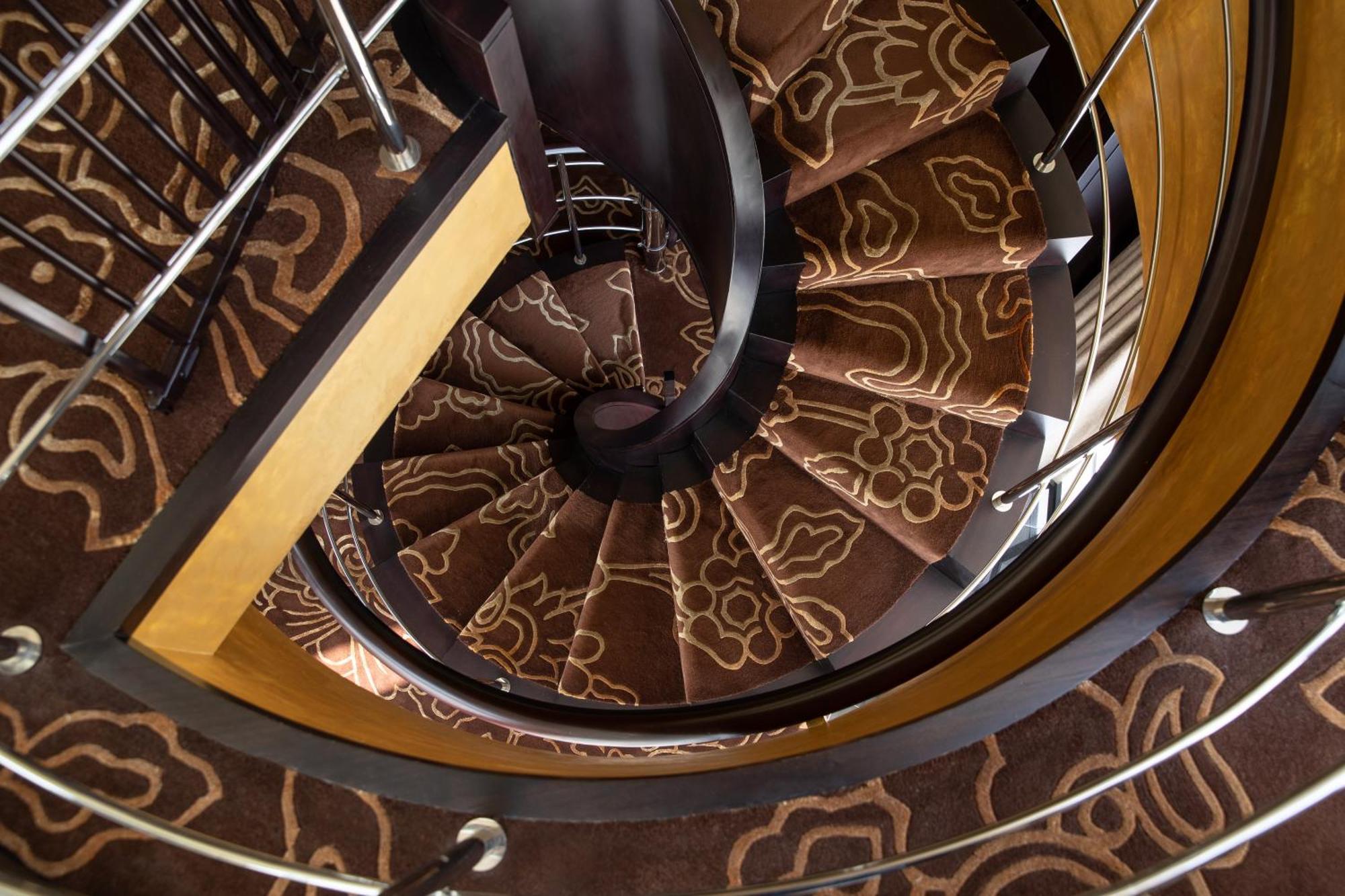 Jumeirah Emirates Towers 5*