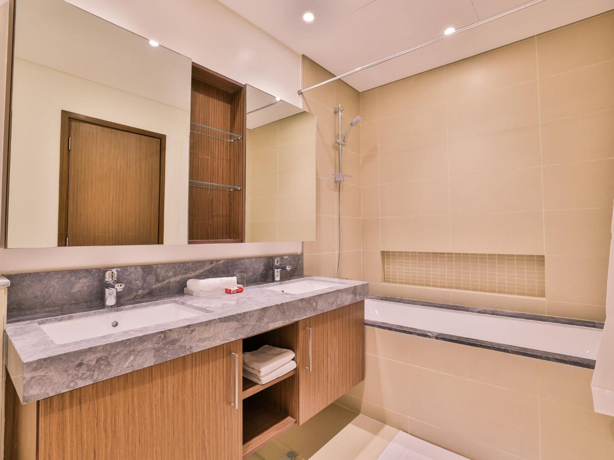 Luxurious Marina Views Pool Gym By Sojo Daire Dubai