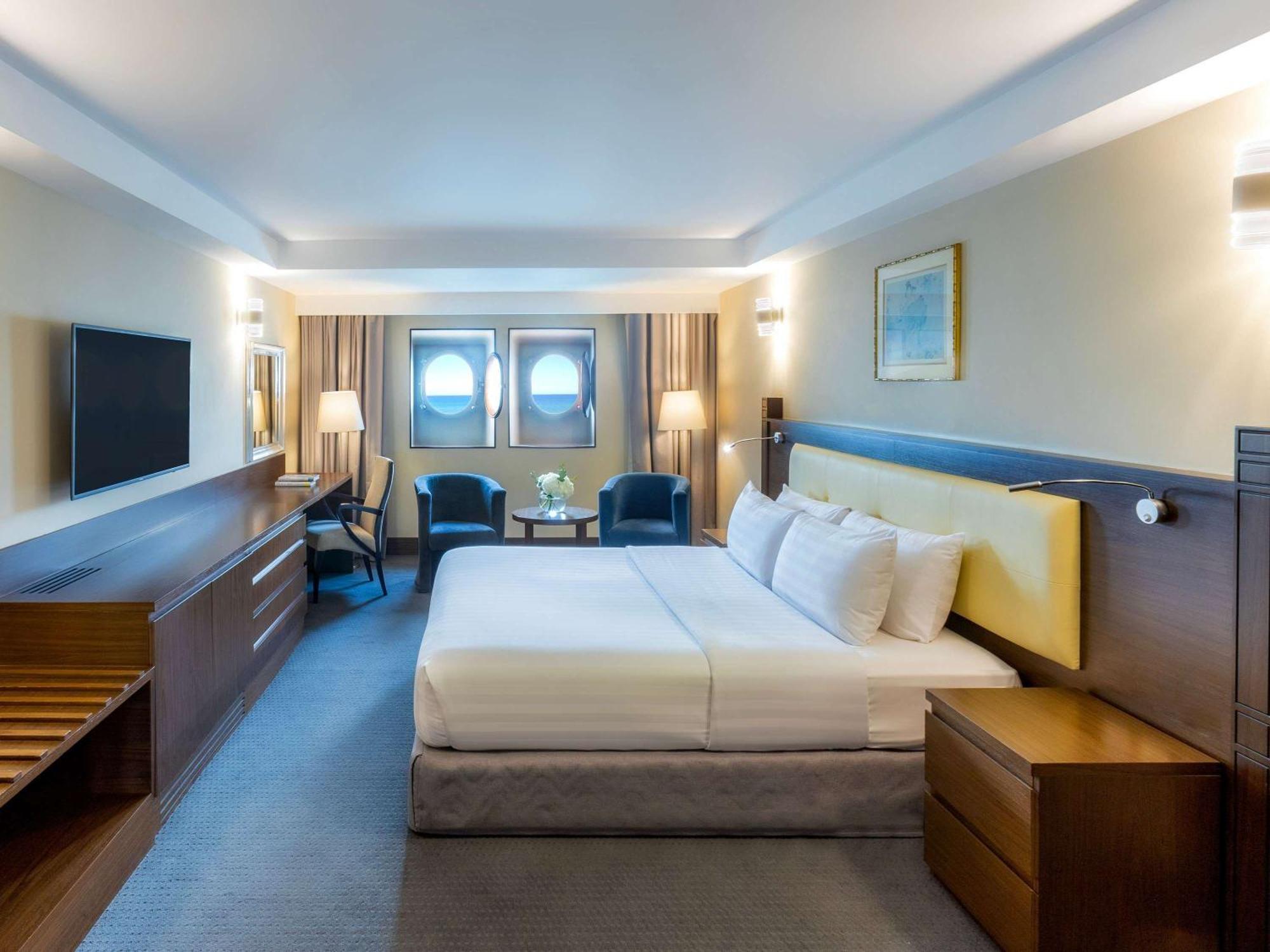 Queen Elizabeth 2 Hotel Dubai
