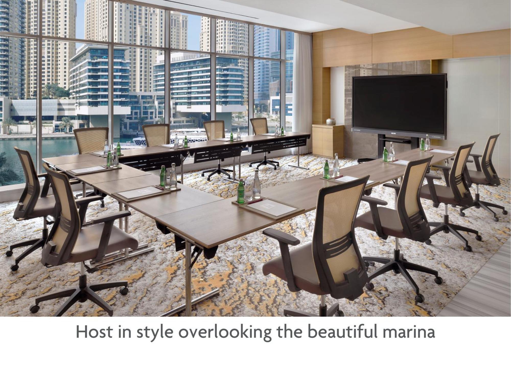Crowne Plaza Marina By Ihg 5*