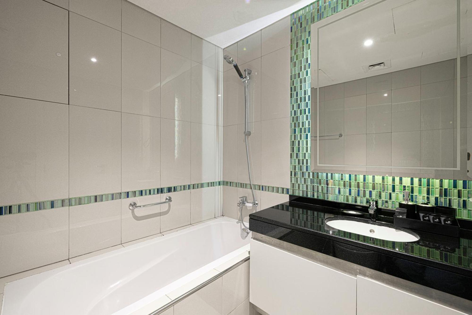 Luxe Sea View High Floor 1 Bedroom In Marina By Maxx Value Homes Dubai