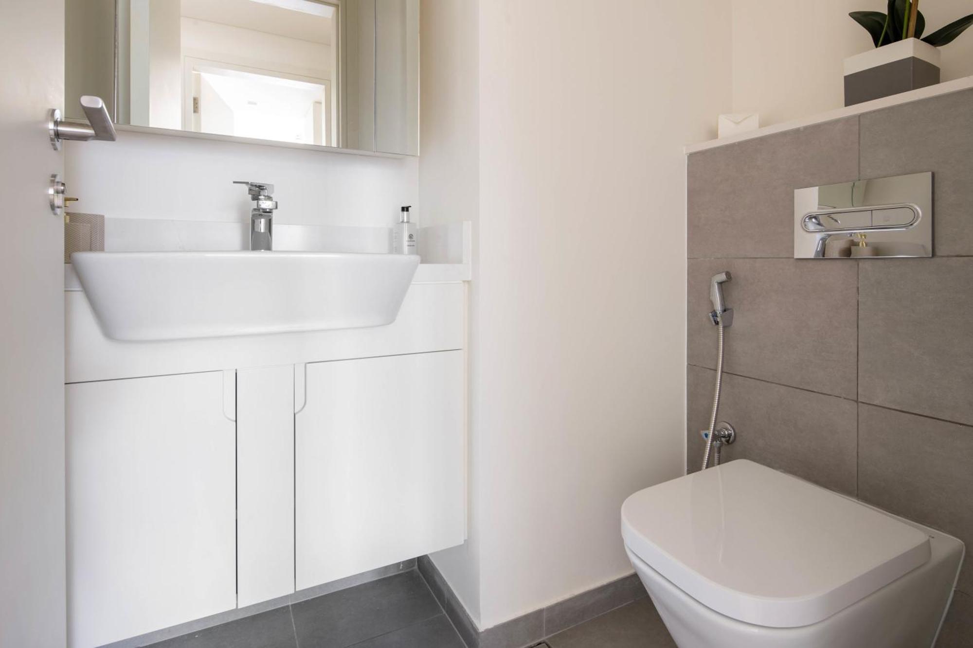 Frank Porter - Ahad Residences Dubai