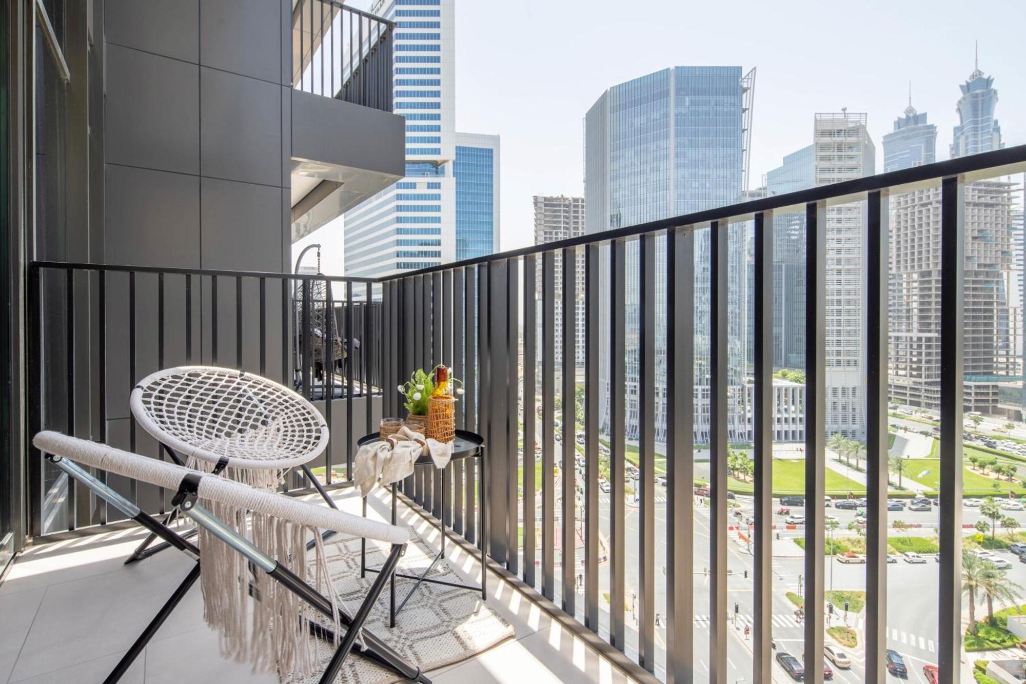 Frank Porter - Ahad Residences Apartment Dubai