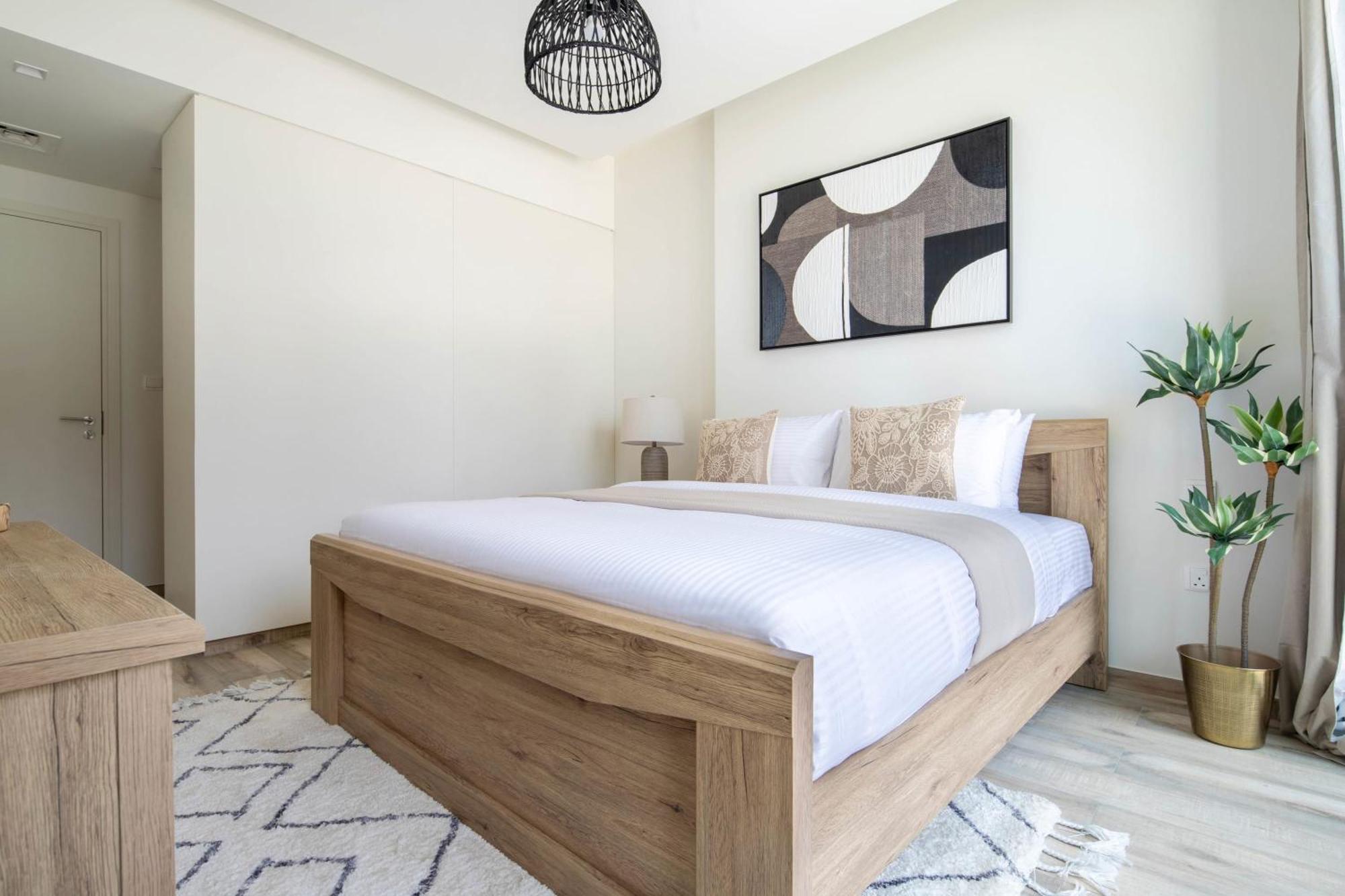 Frank Porter - Ahad Residences Apartment