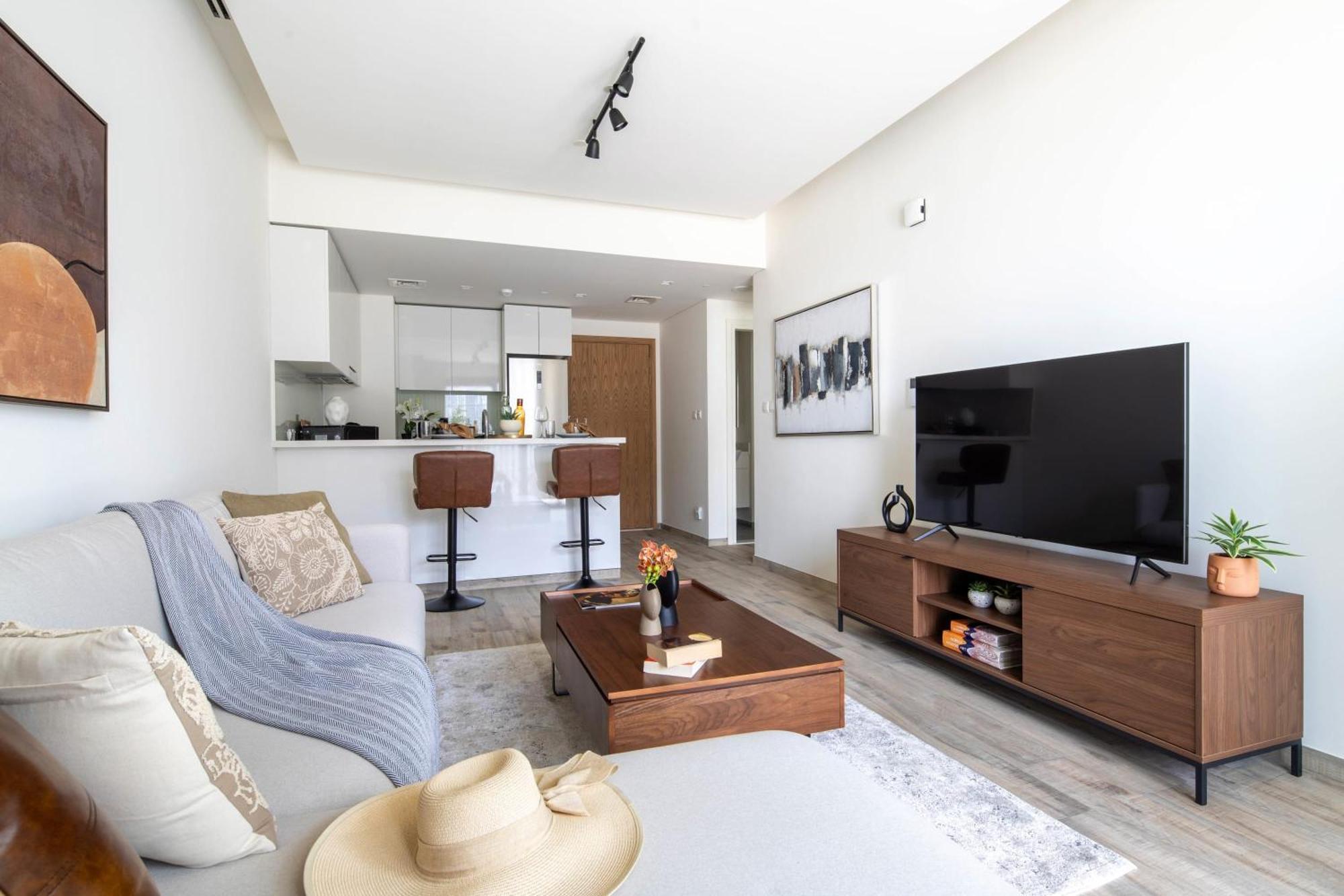 Frank Porter - Ahad Residences Apartment *