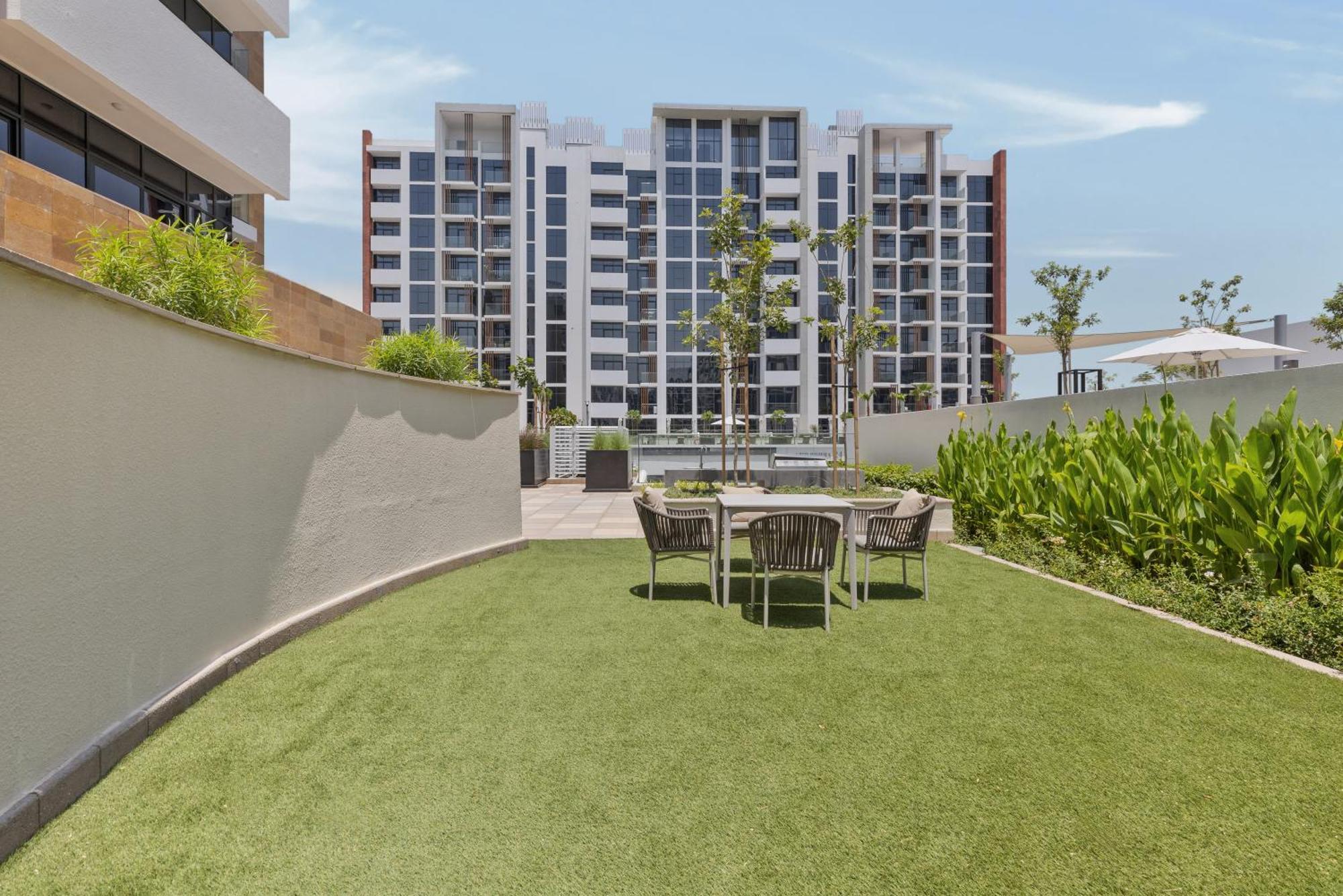 Apartment Waves - Azizi Riviera Building 25 Cozy With Balcony *