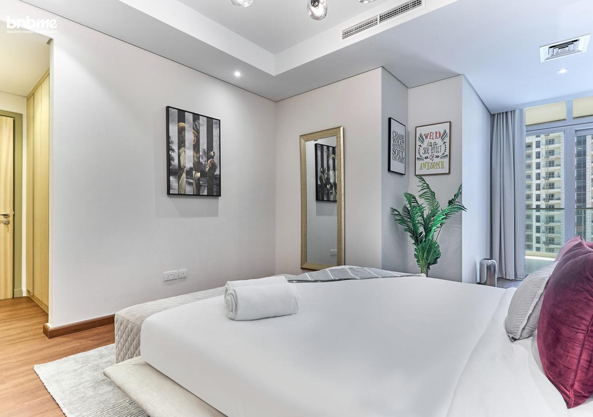 Bnbmehomes - Paramount Midtown Apartment Dubai