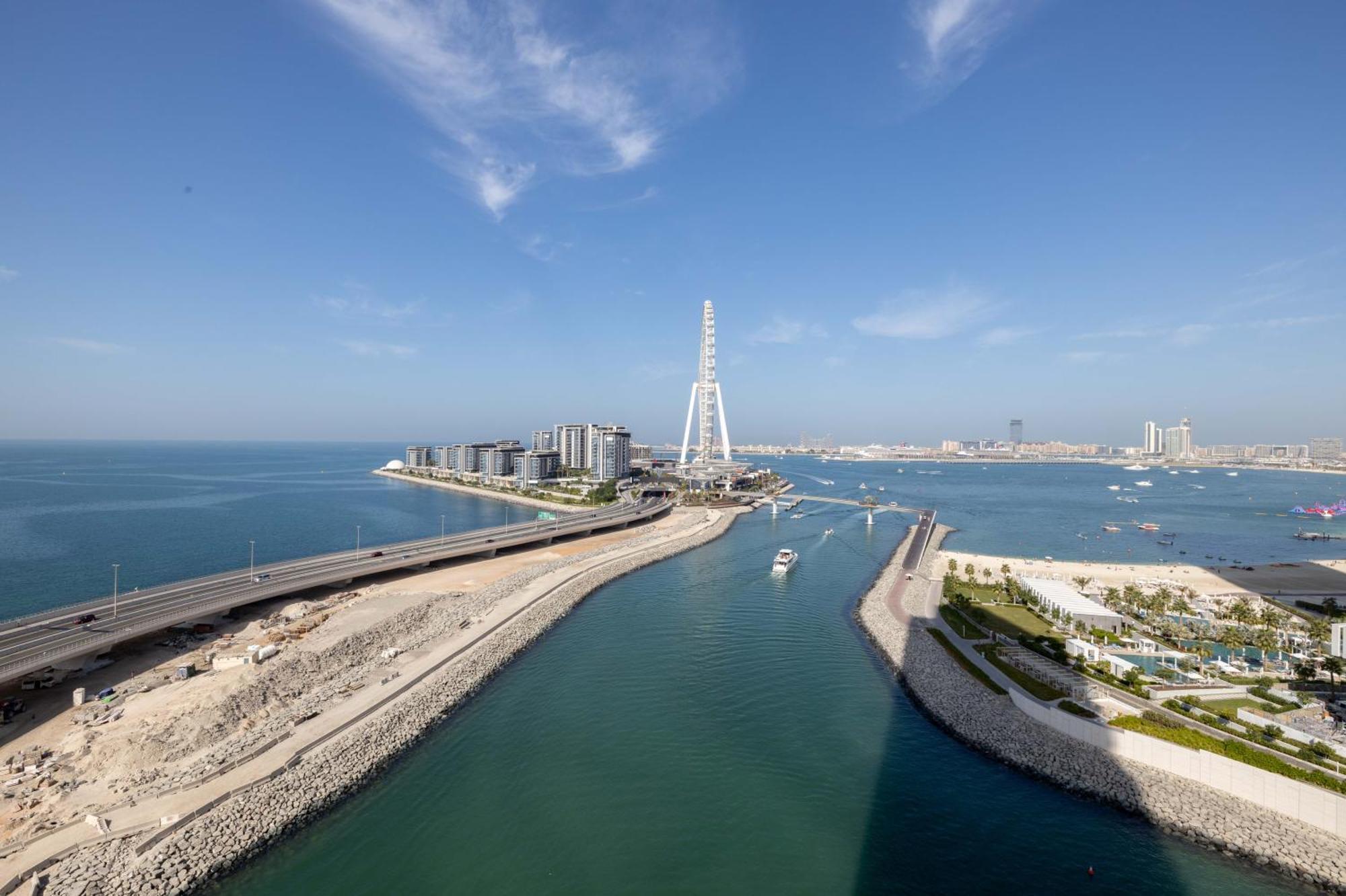 Eden's Homes & - 52-42 Emaar Apartment *